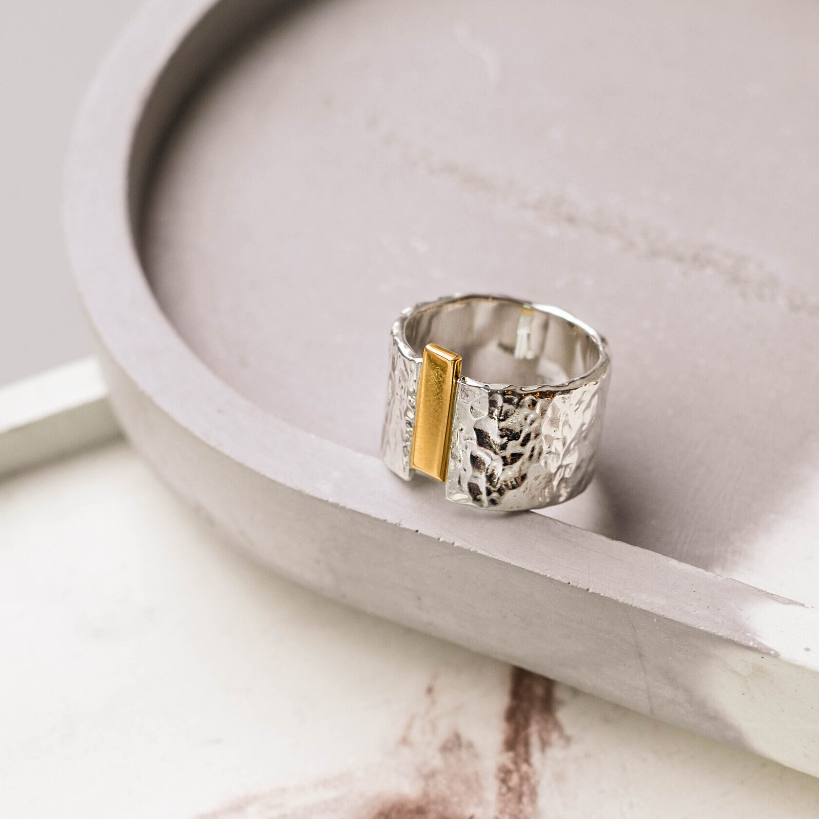 EKATERINA TOLSTAYA Кольцо битое L с латунью