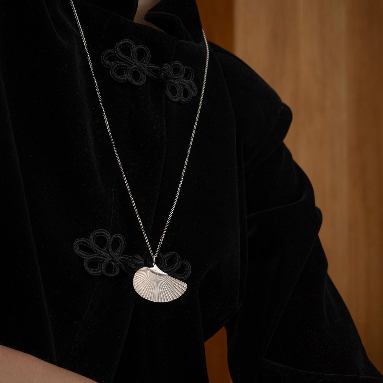 MS. MARBLE Подвеска Веер "Крыло любви"