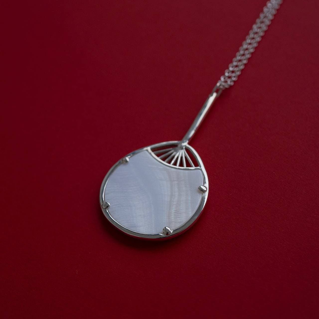 MS. MARBLE Подвеска Веер "Белая Луна"