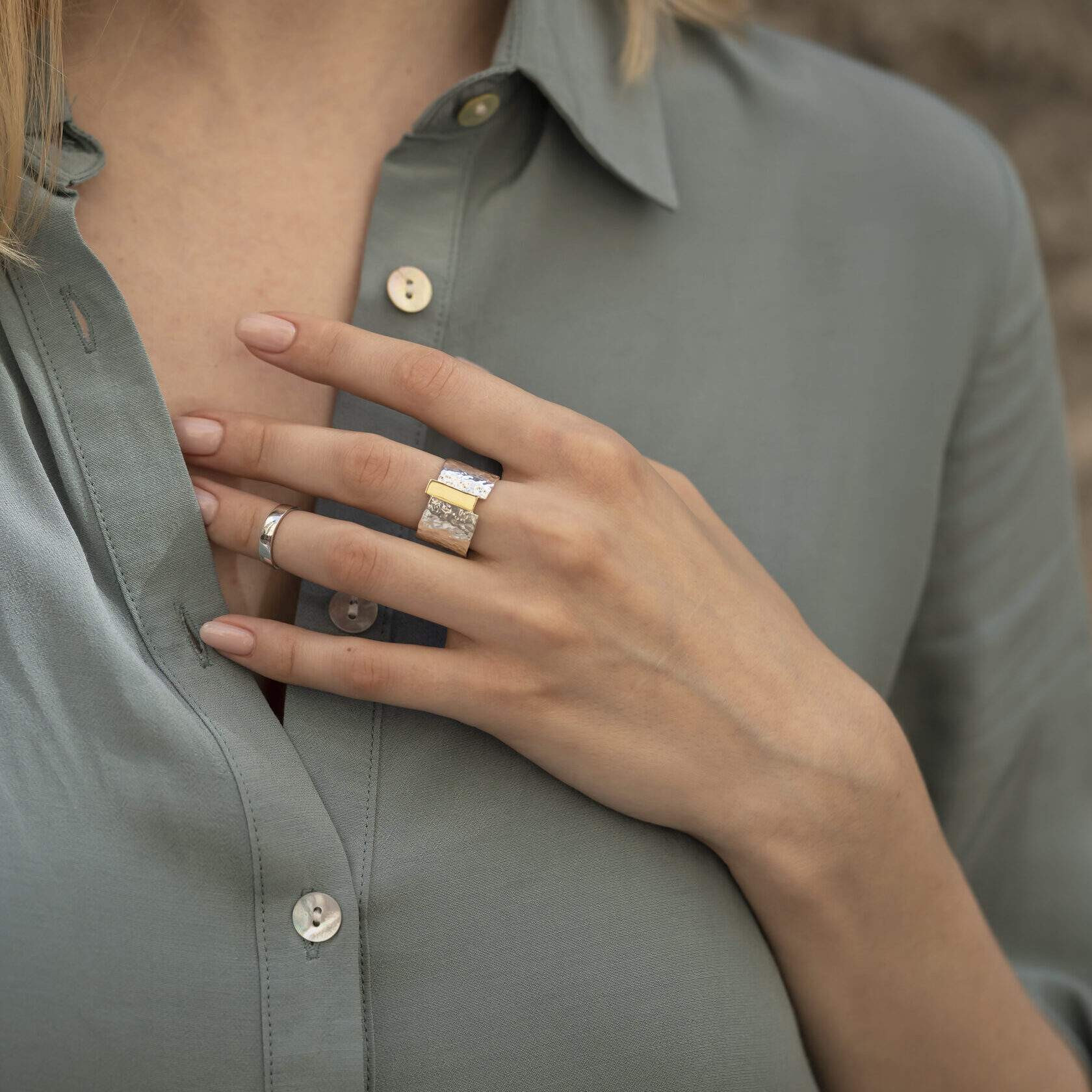 EKATERINA TOLSTAYA Кольцо битое L с латунью