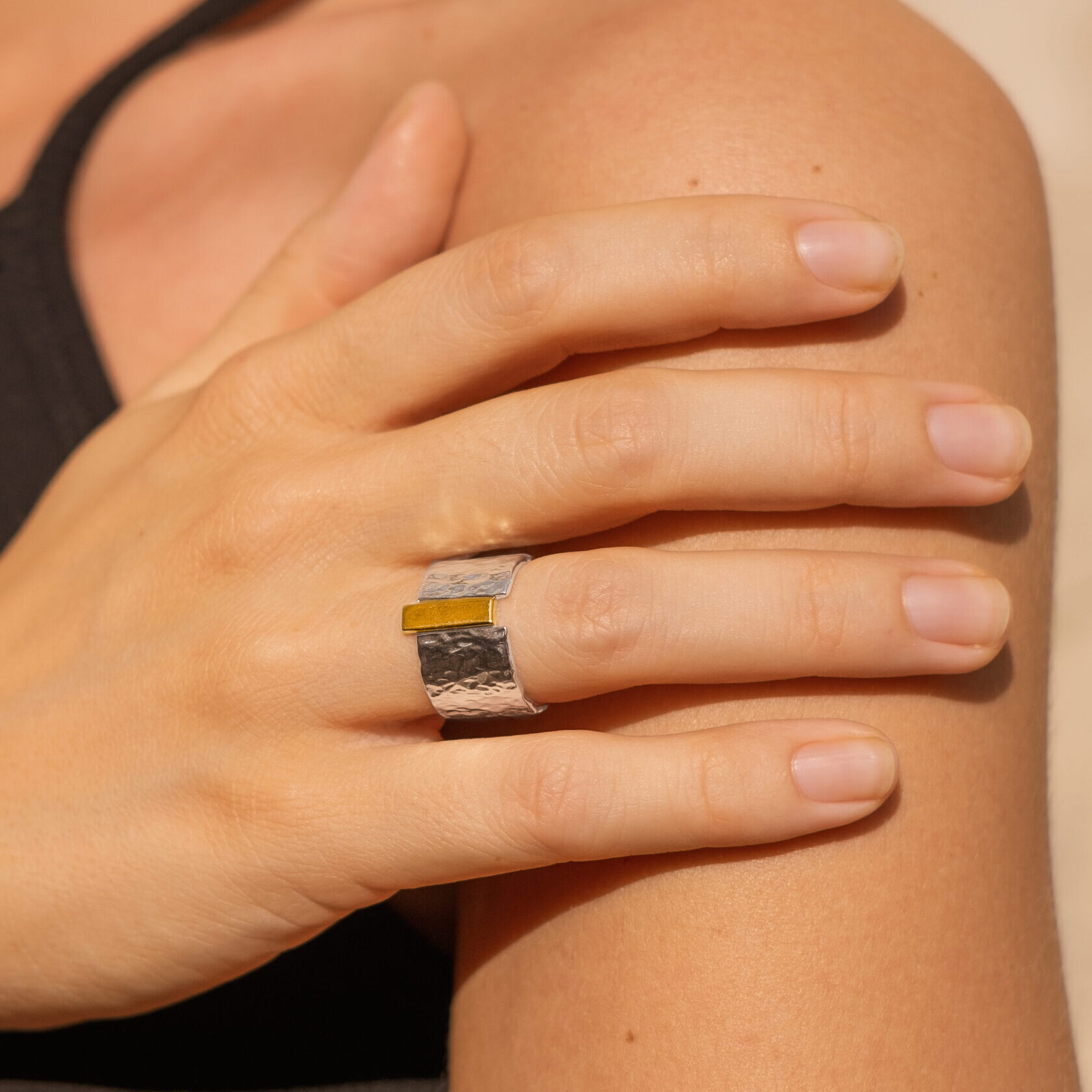 EKATERINA TOLSTAYA Кольцо битое L с латунью