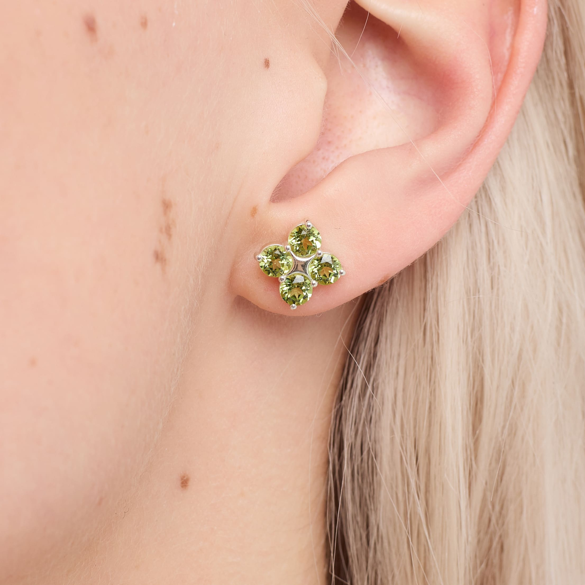 INFANTA Пусеты Principessa Quadrifoglio с хризолитами в серебре