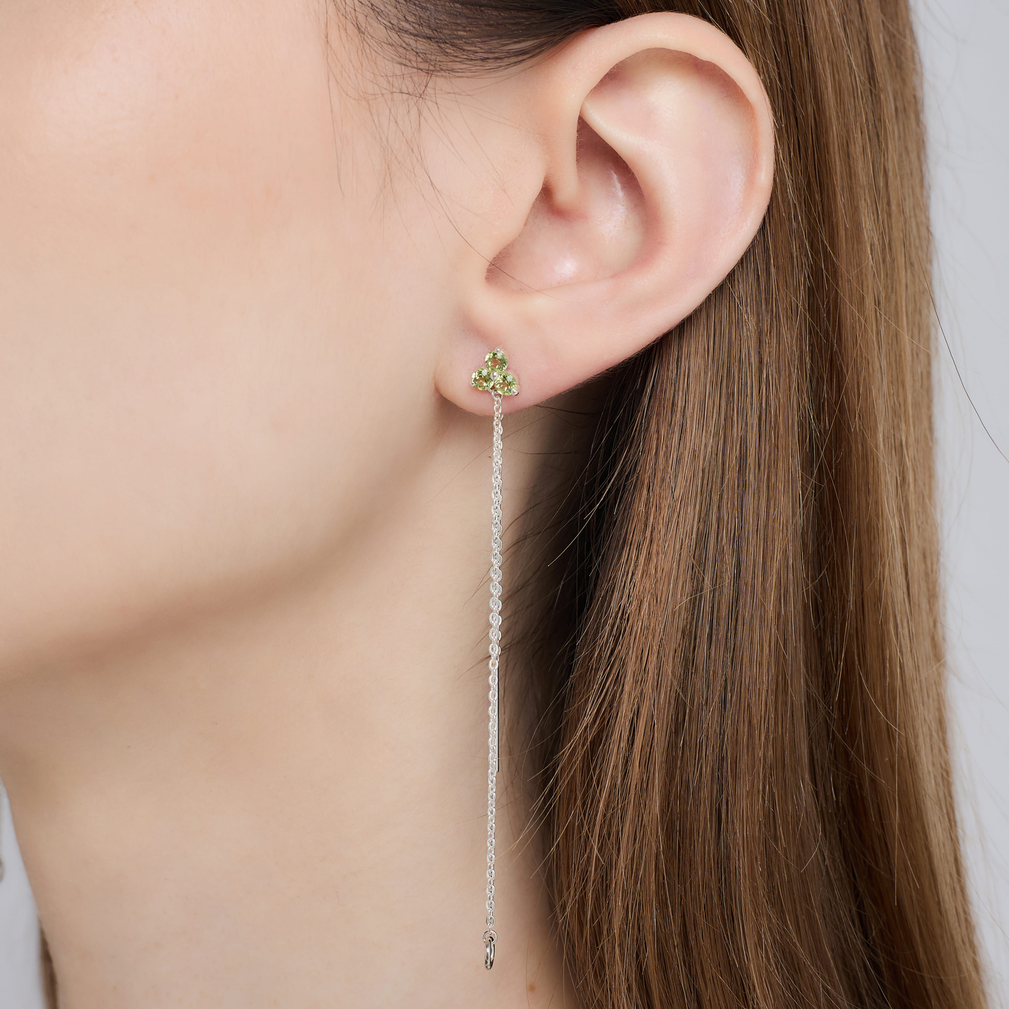 INFANTA Серьги протяжки Principessa Trifoglio piccolo с хризолитами в серебре