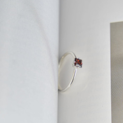 INFANTA Кольцо Principessa Punto с гранатом в серебре