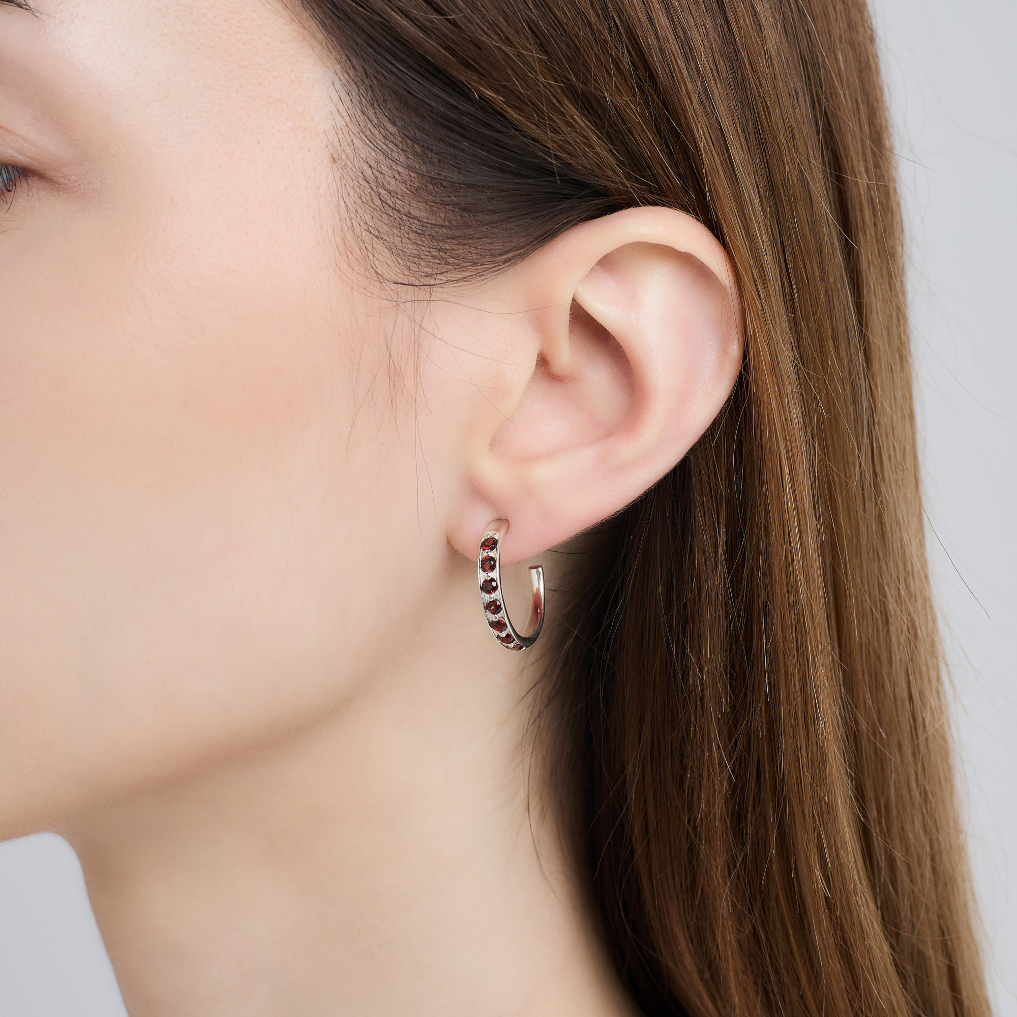 INFANTA Серьги-полукольца Traccia дорожка с гранатами