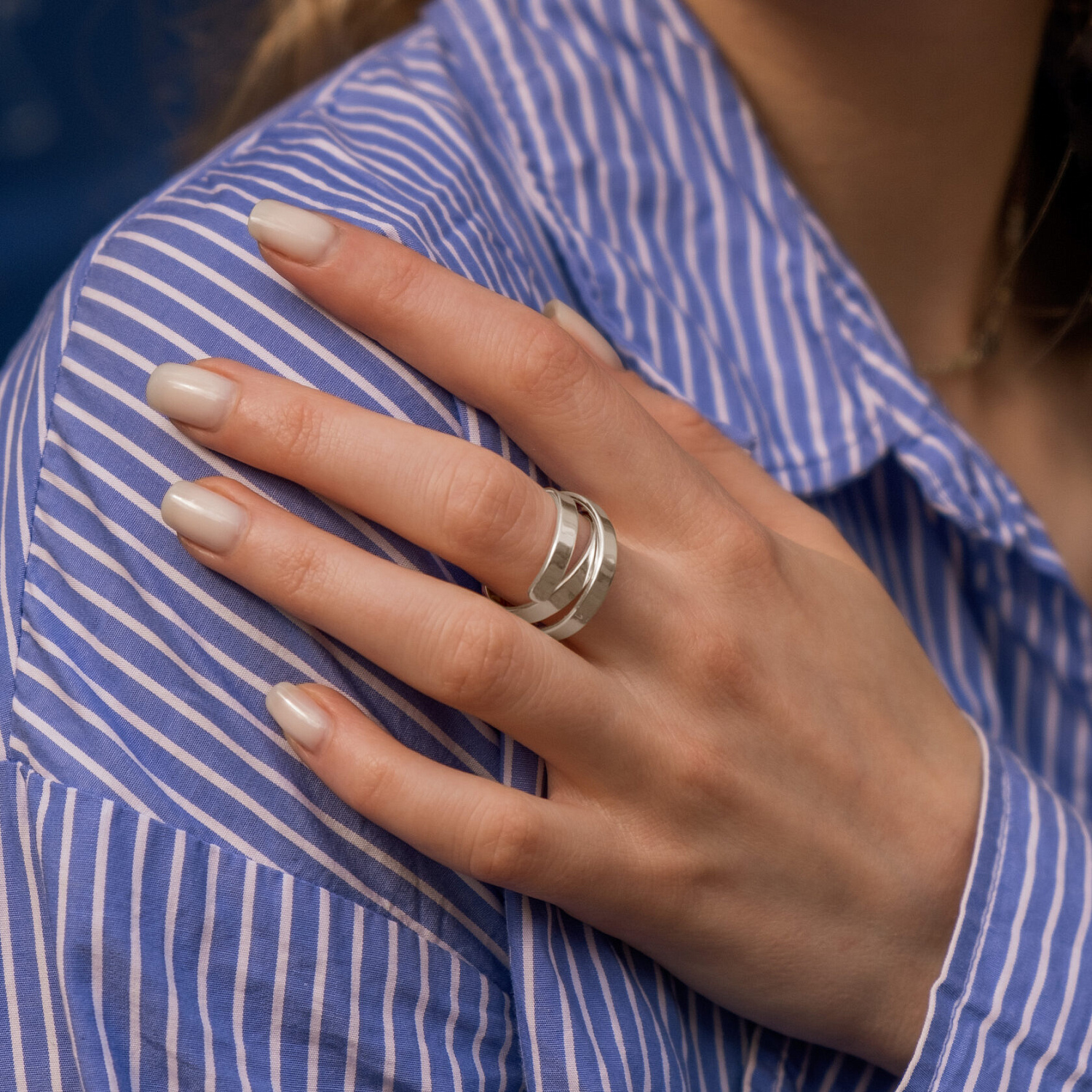 Крупные кольца из серебра. Заметный акцент для яркого образа