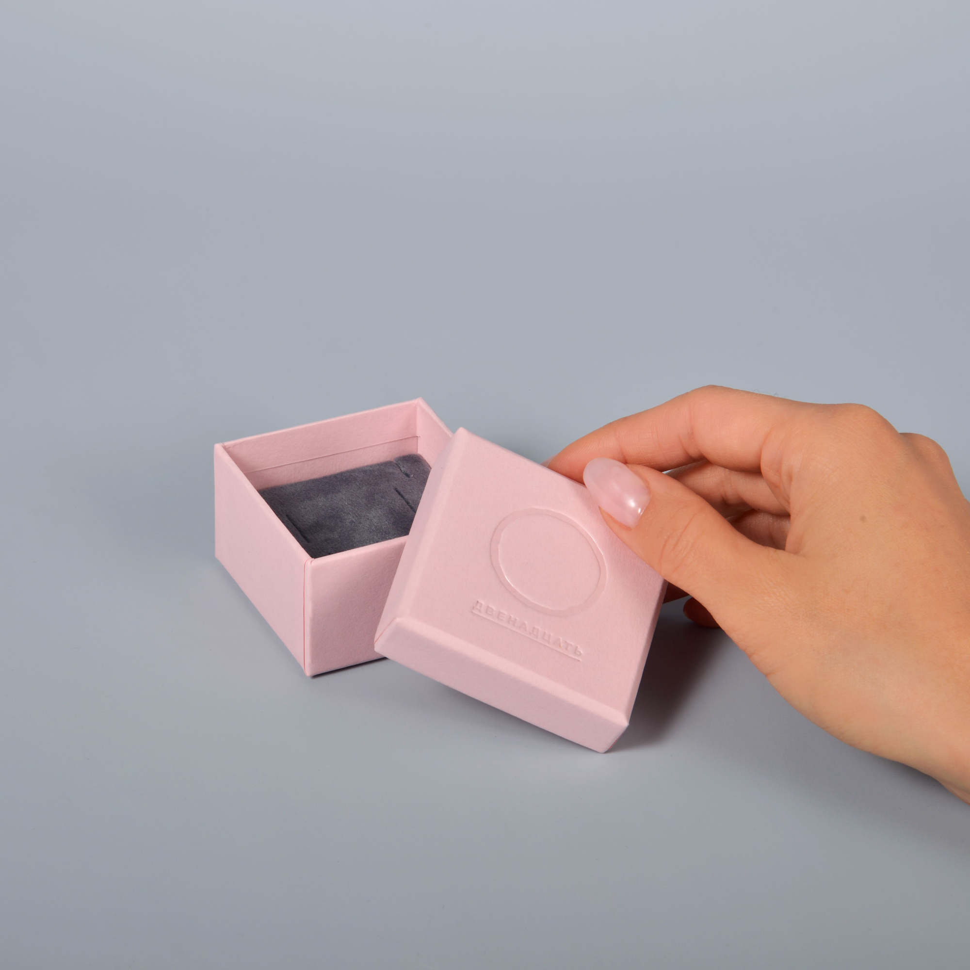 Подарочная коробка картон 62*62 розовая