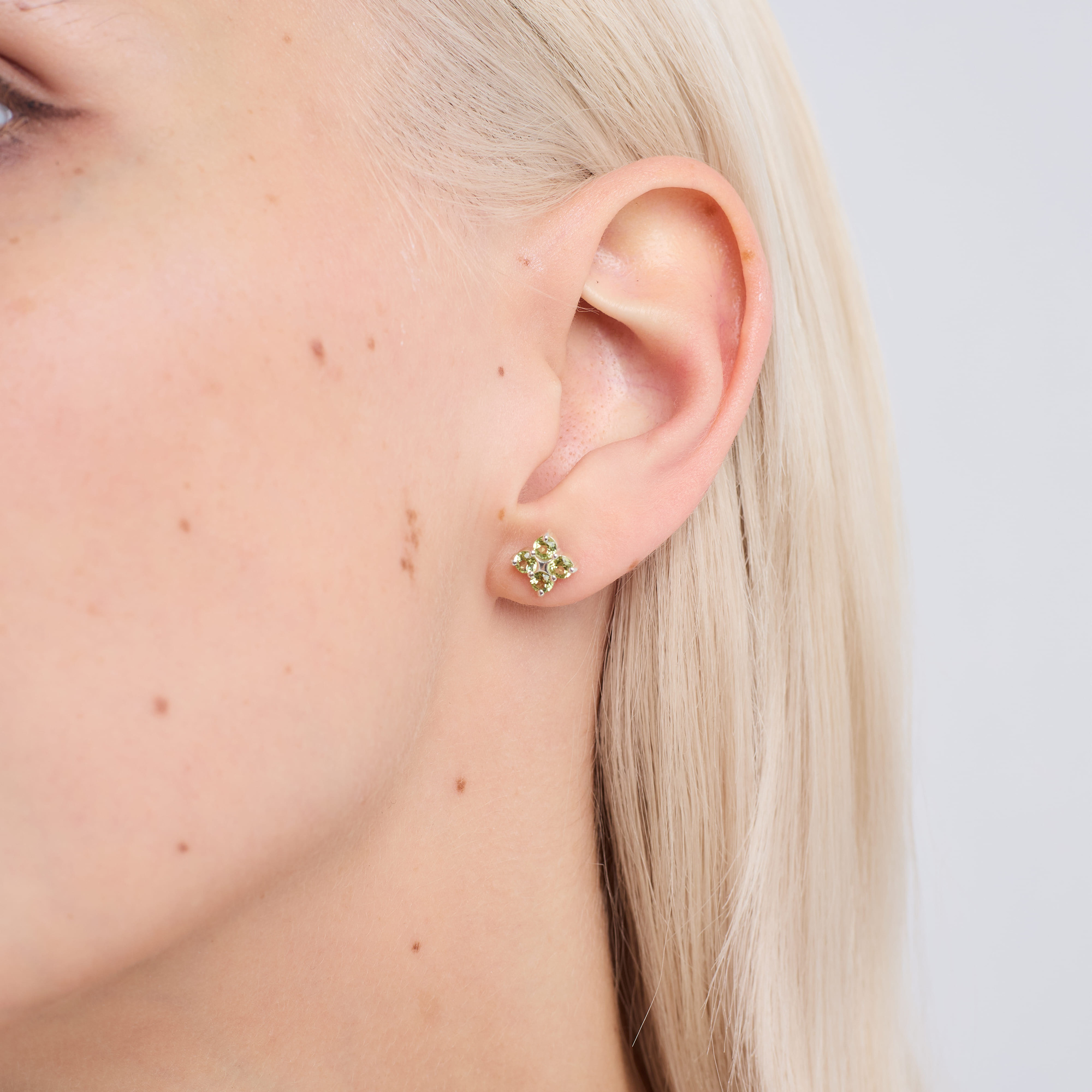 INFANTA Пусеты Principessa piccolo Quadrifoglio с хризолитами в серебре