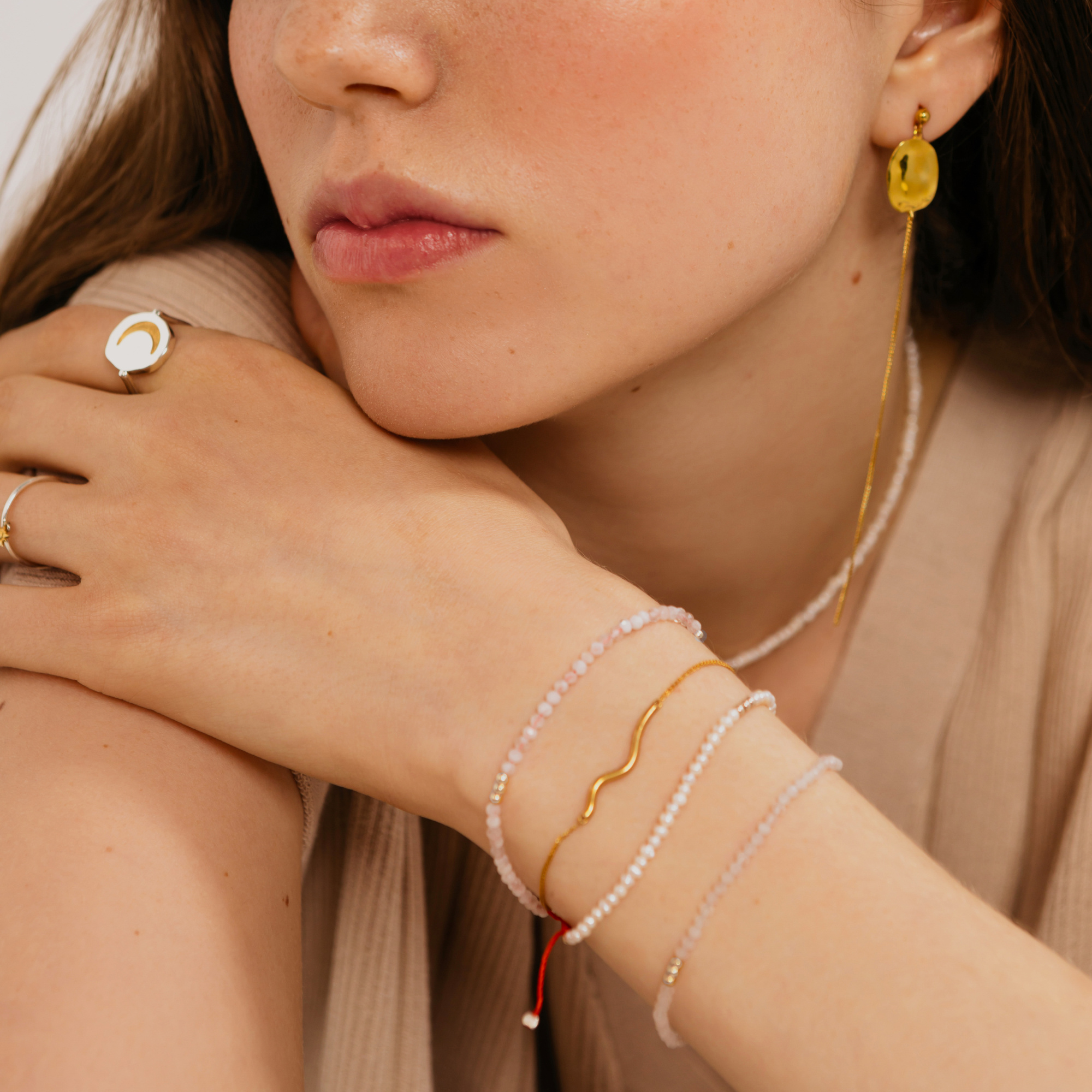 MS. MARBLE Браслет с розовым кварцем на нитке серебро