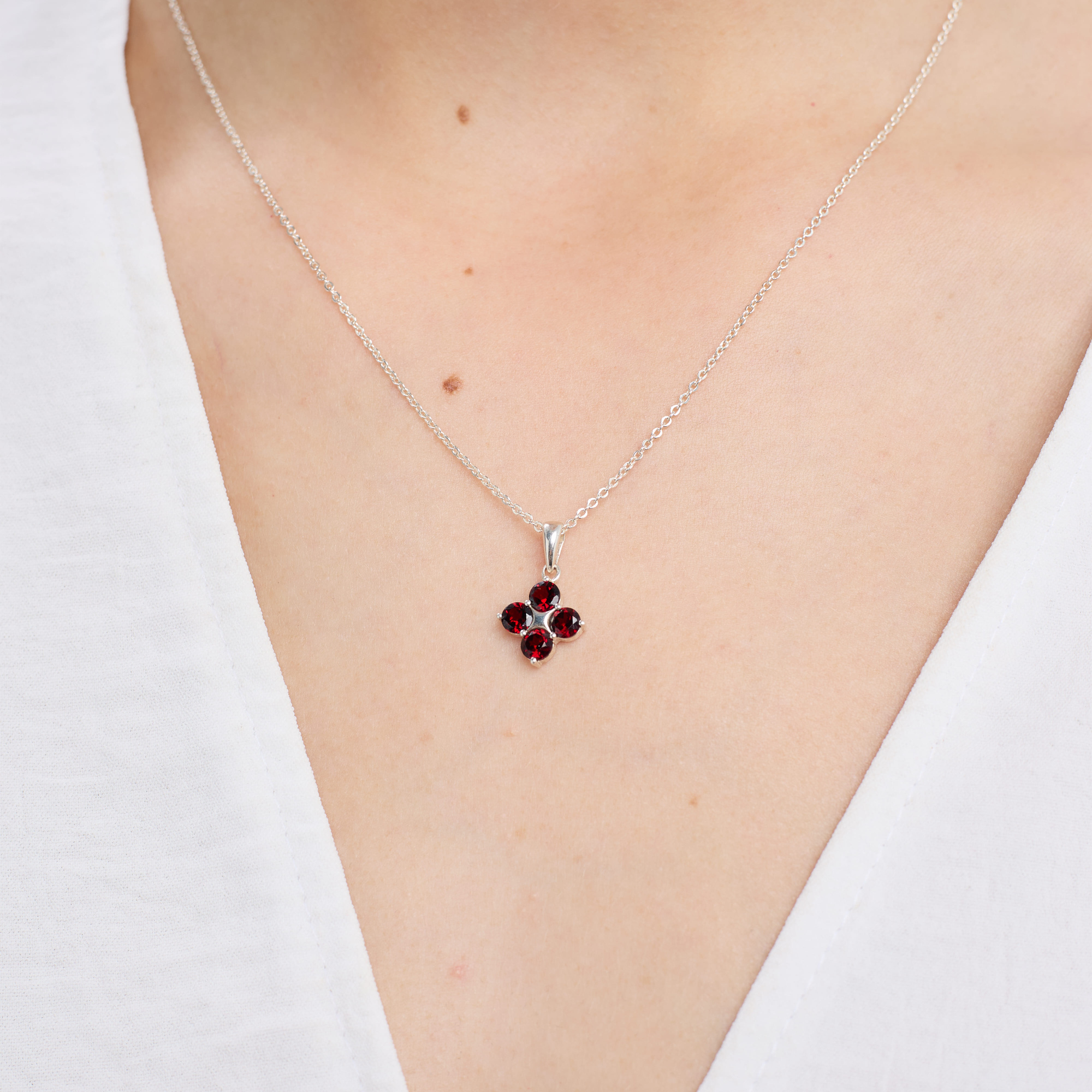 INFANTA Кулон Principessa Quadrifoglio с гранатами круг