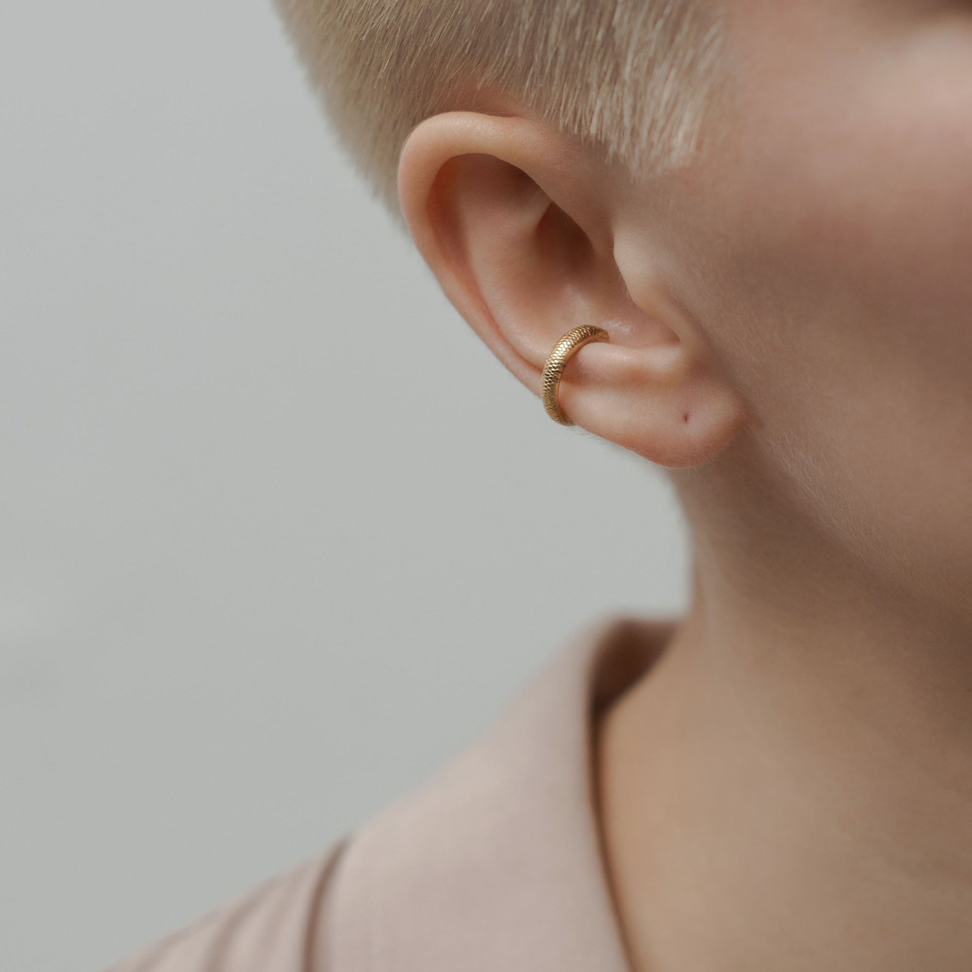 MS. MARBLE серьга-кафф Movement позолота большой