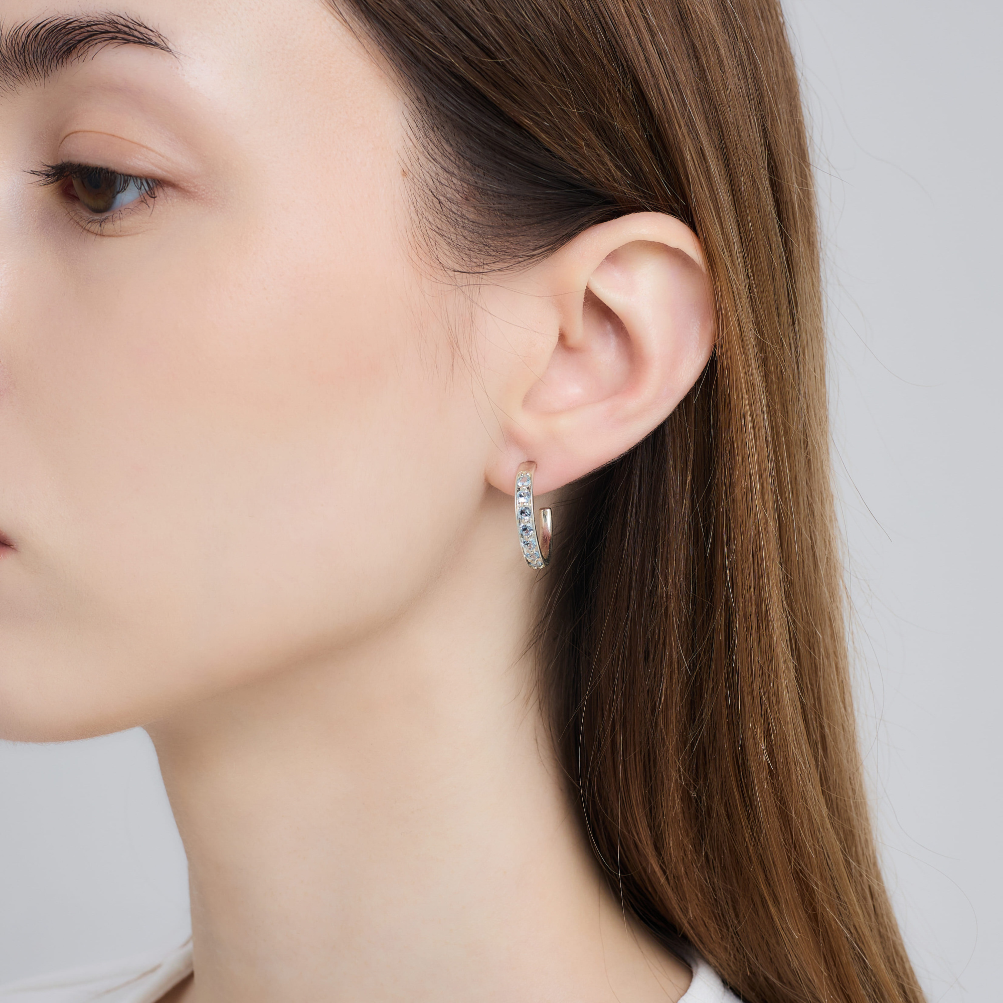 INFANTA Серьги-полукольца Traccia дорожка с топазами