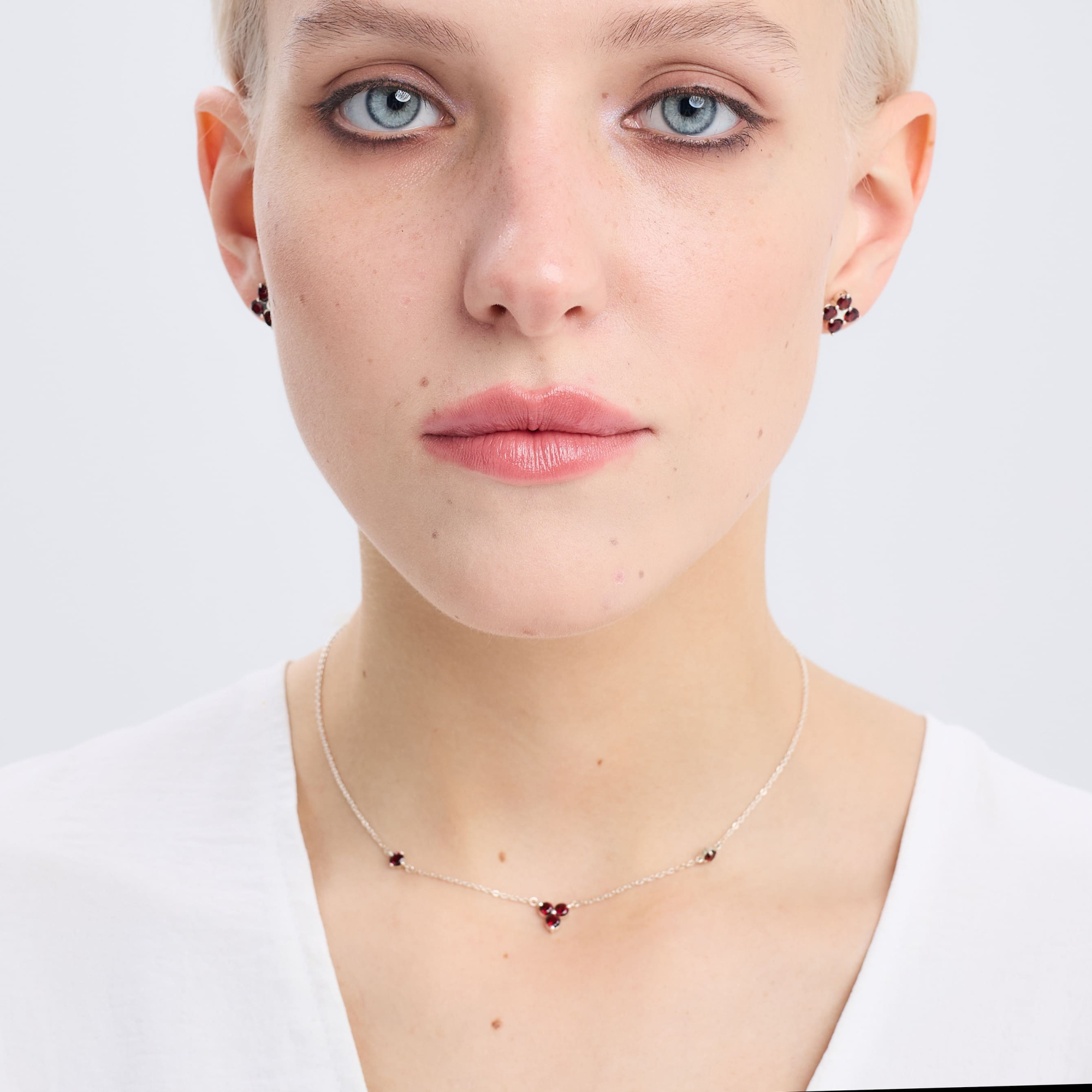 INFANTA Чокер Principessa Trifoglio piccolo с гранатами в серебре