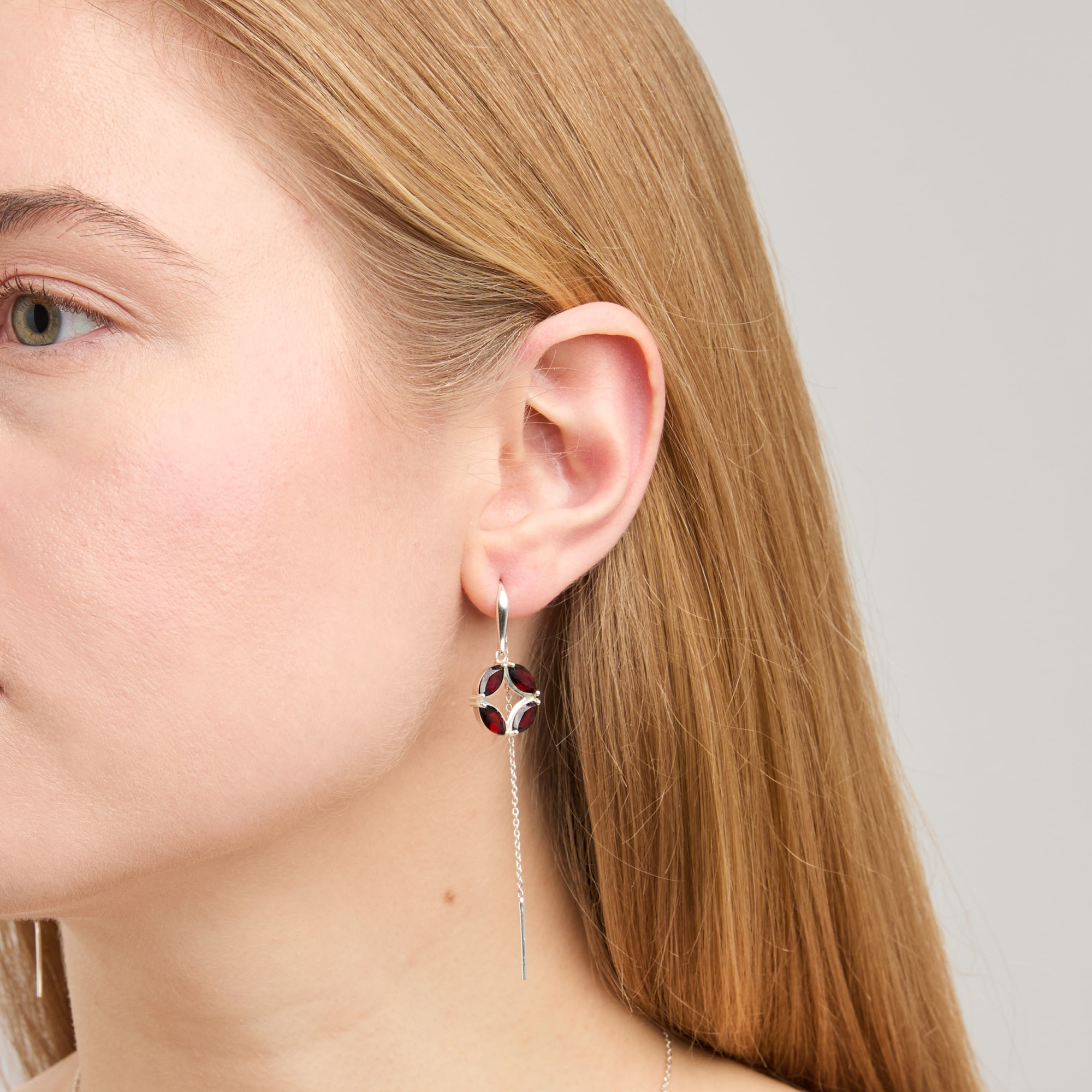 INFANTA Серьги протяжки Principessa Marchese с гранатами в серебре