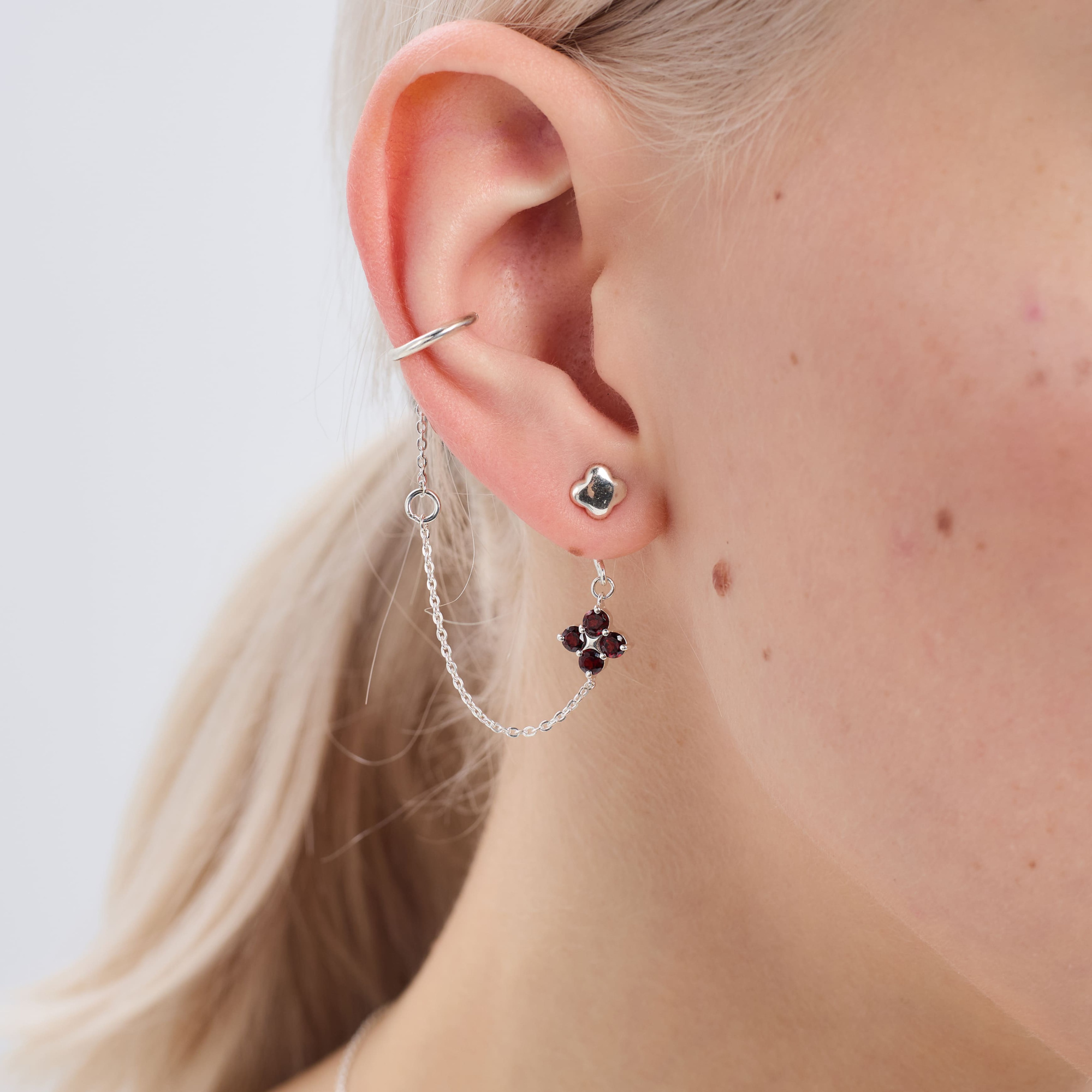 INFANTA Джекет для серег с цепочкой Principessa с гранатами