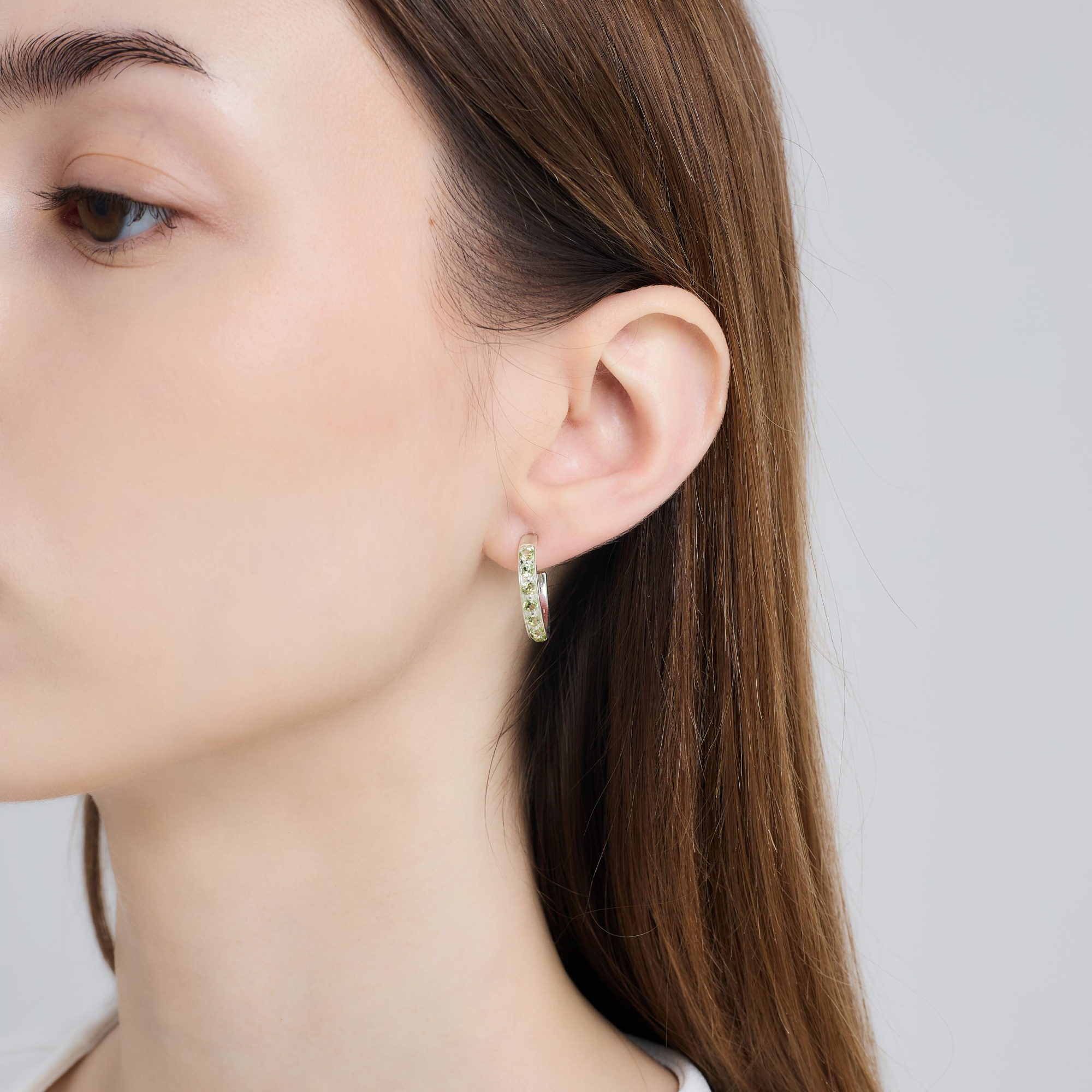 INFANTA Серьги-полукольца Traccia дорожка с хризолитами