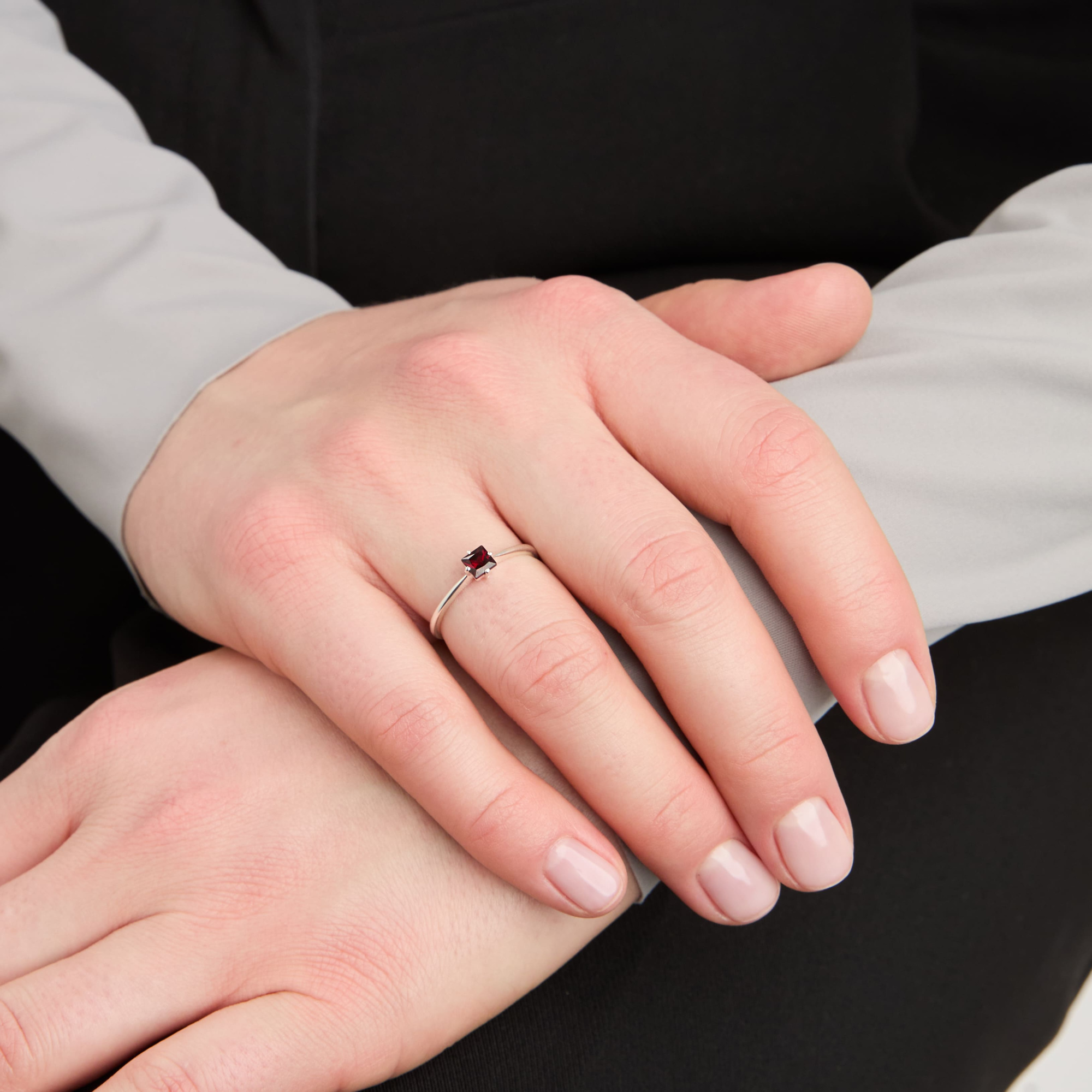 INFANTA Кольцо Principessa Punto с гранатом в серебре