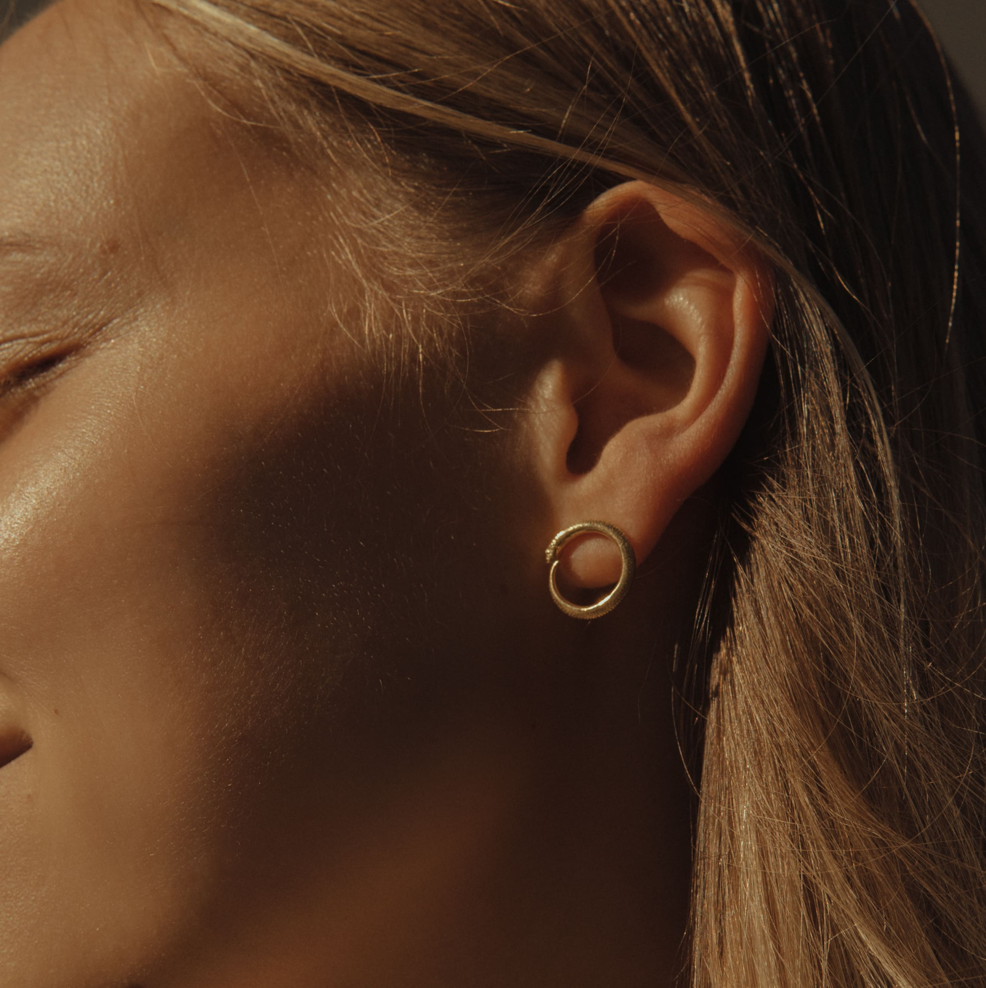 MS. MARBLE серьги-пусеты Meditation позолота