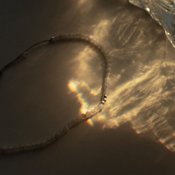 MS. MARBLE Браслет с лунным камнем на бежевой нитке серебро