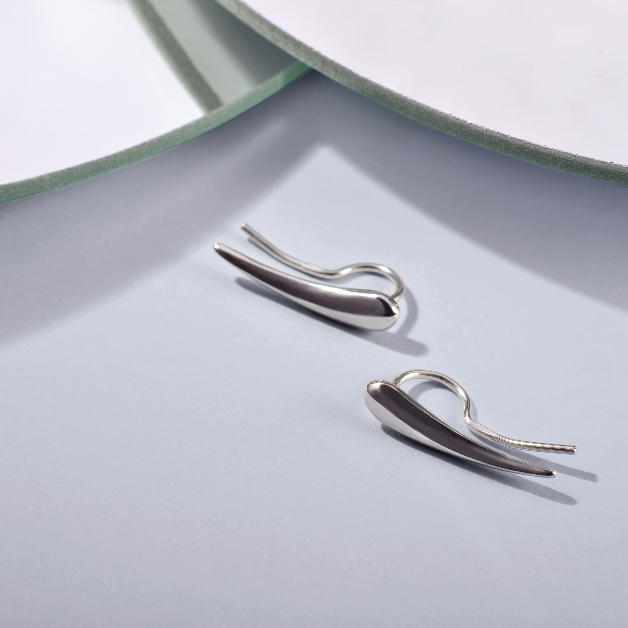 INFANTA Клаймбер Virgola grande на левое ухо серебро