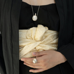 MS. MARBLE Подвеска Treasure Vase (Ваза изобилия) на цепочке