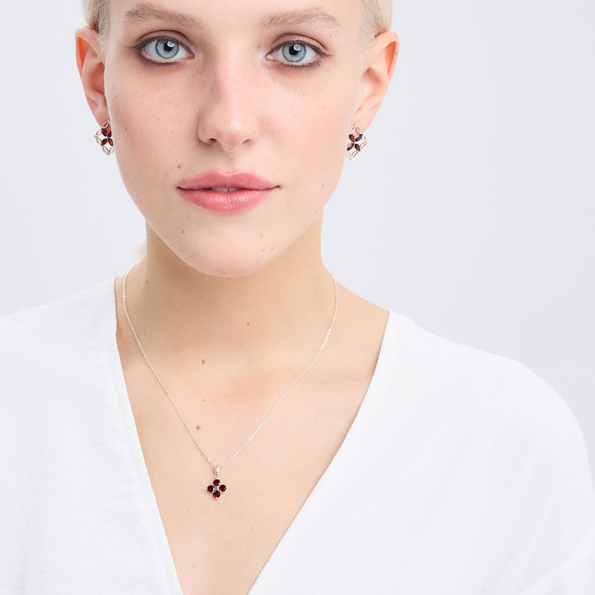 INFANTA Кулон Principessa Quadrifoglio с гранатами круг