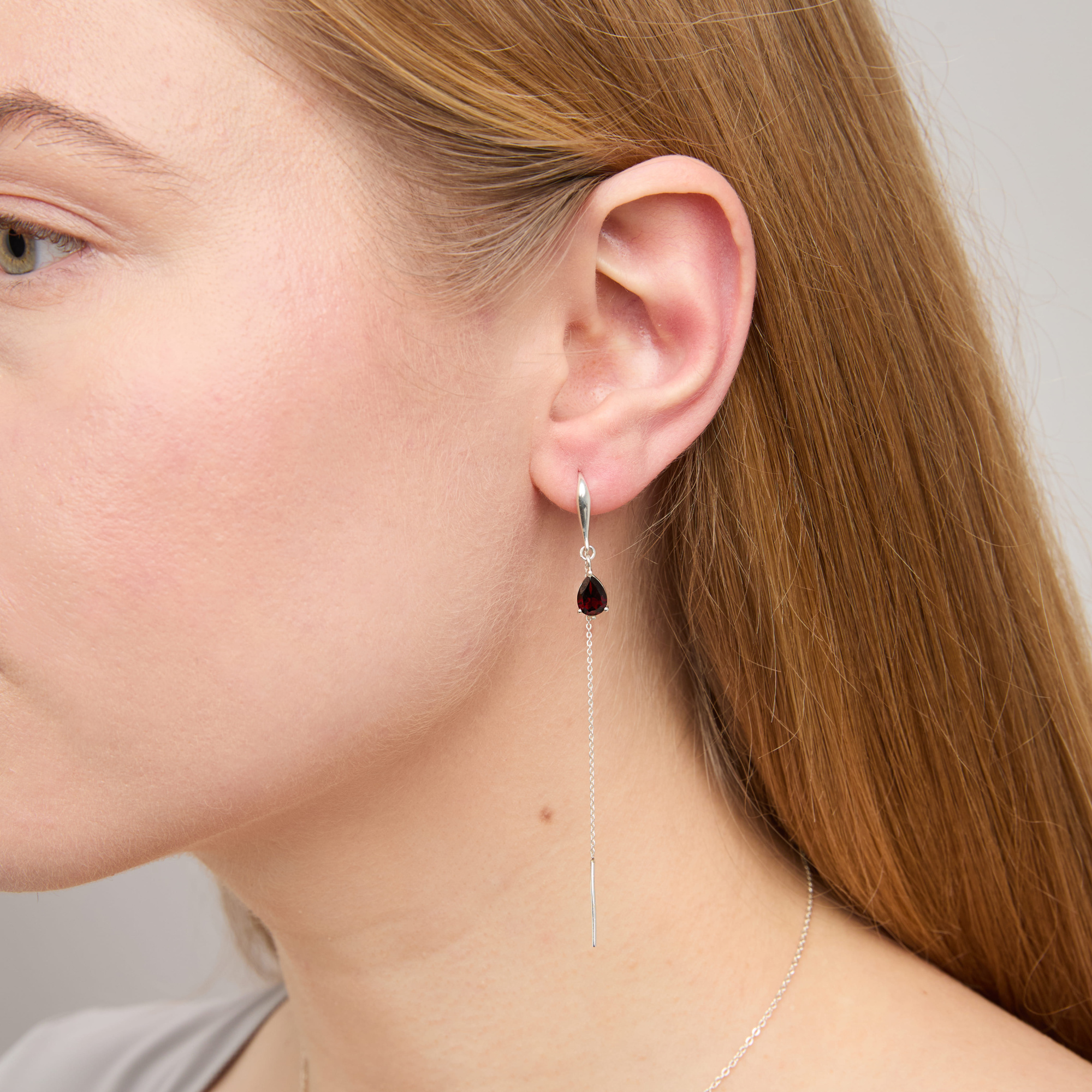 INFANTA Серьги протяжки Goccia с гранатом в серебре