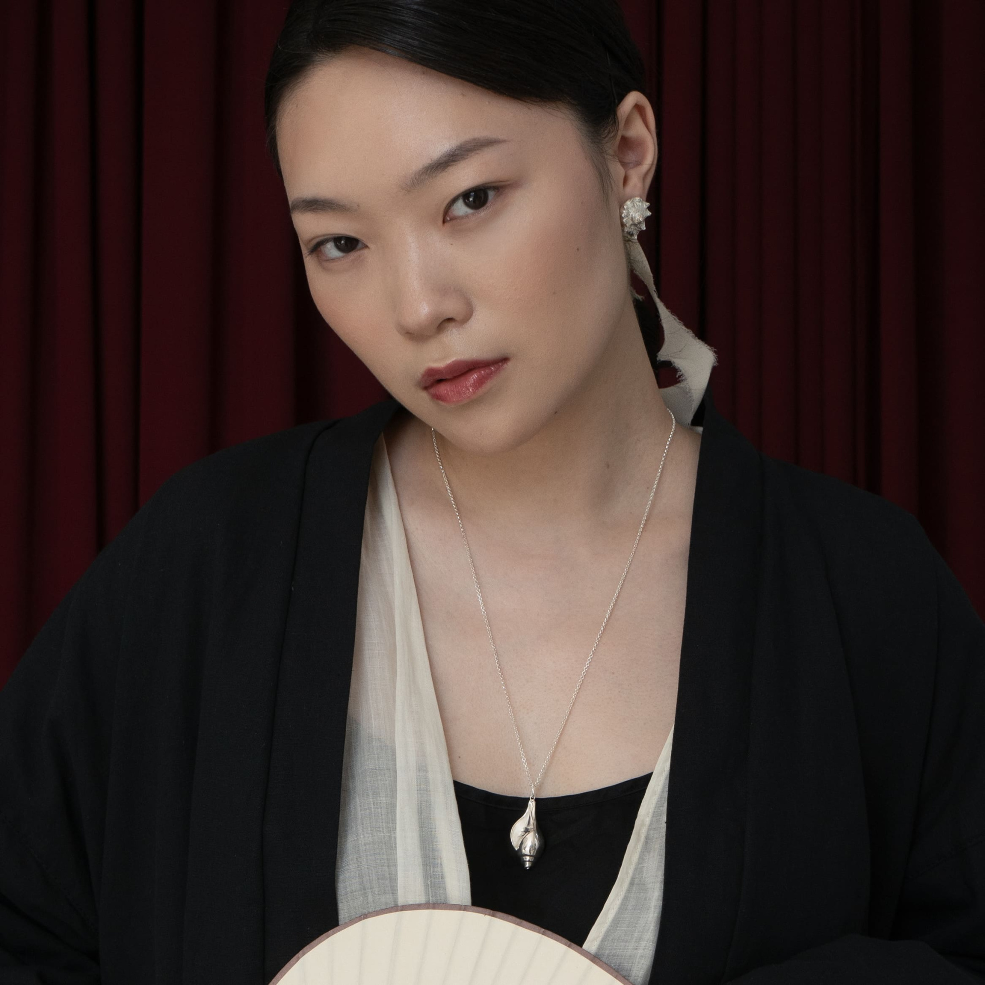 MS. MARBLE Подвеска Conch Shell (Священная раковина) на цепочке