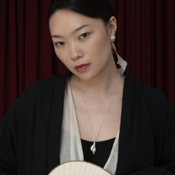 MS. MARBLE Подвеска Conch Shell (Священная раковина) на цепочке