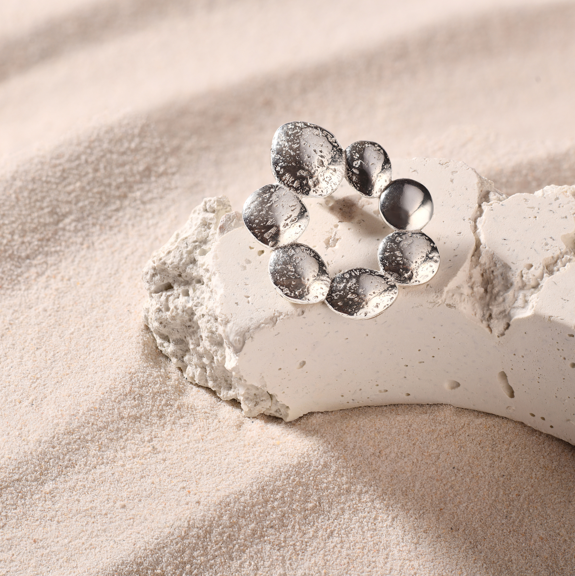 INFANTA Моносерьга круглая Sasso Галька серебро