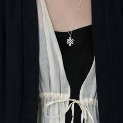 MS. MARBLE Подвеска Endless Knot (Бесконечный узел) на цепочке