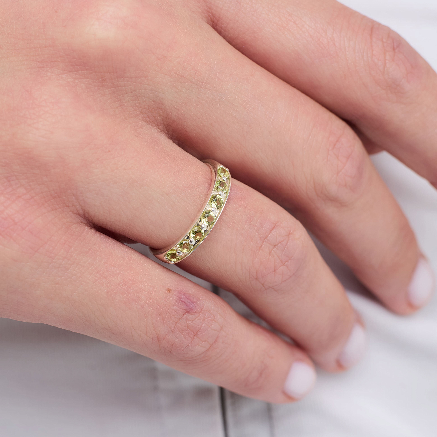 Комплект украшений в подарок. Хризолит