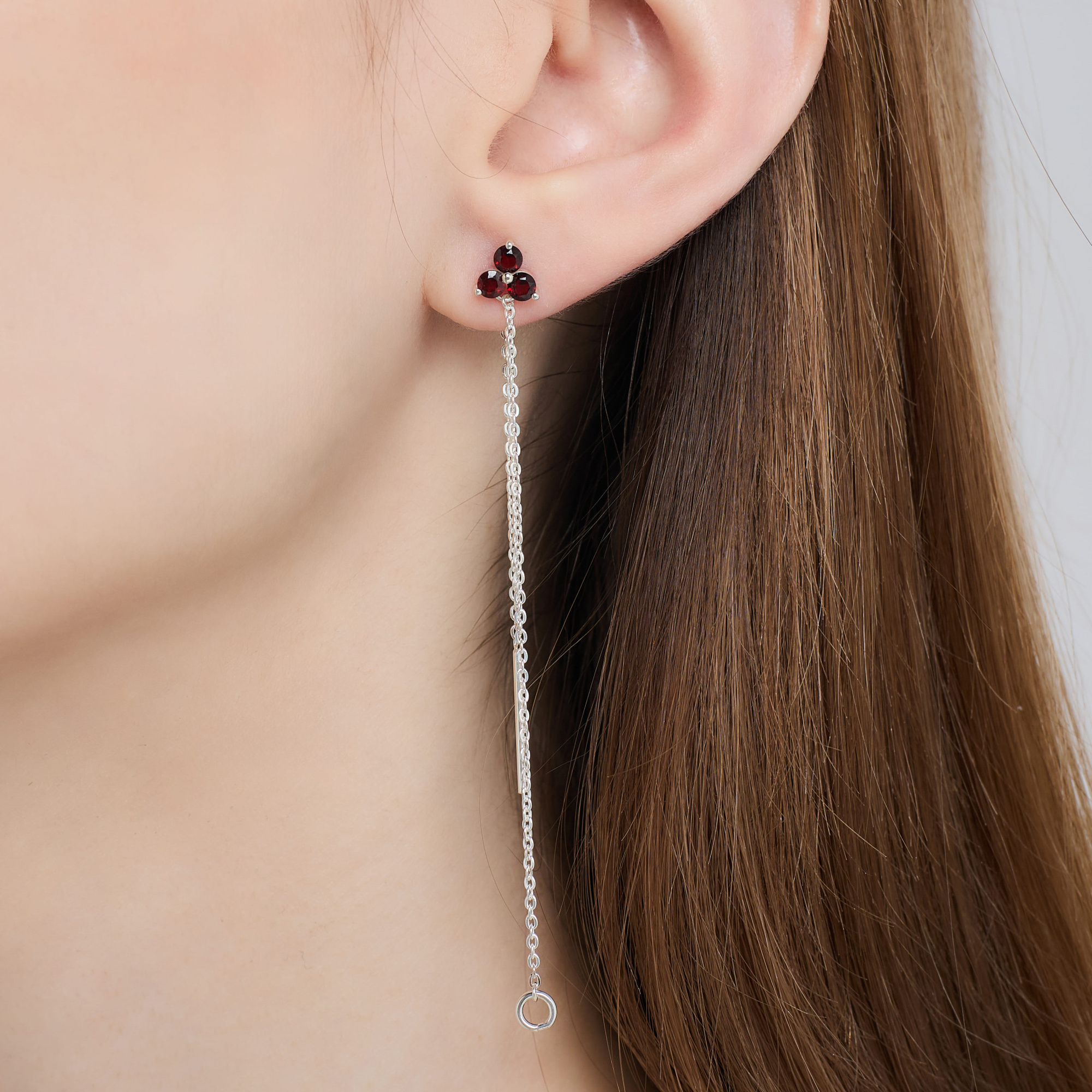 INFANTA Серьги протяжки Principessa Trifoglio piccolo с гранатами в серебре