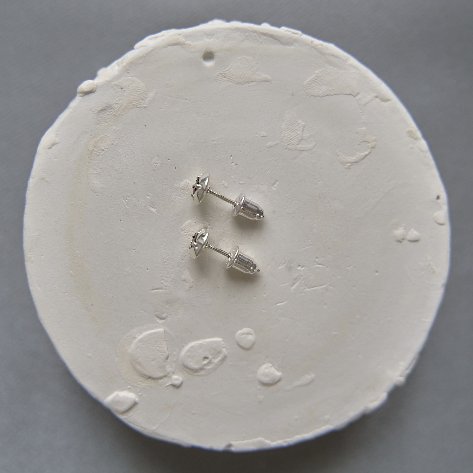 INFANTA Пусеты круглые Principessa Cerchio с гранатами в серебре