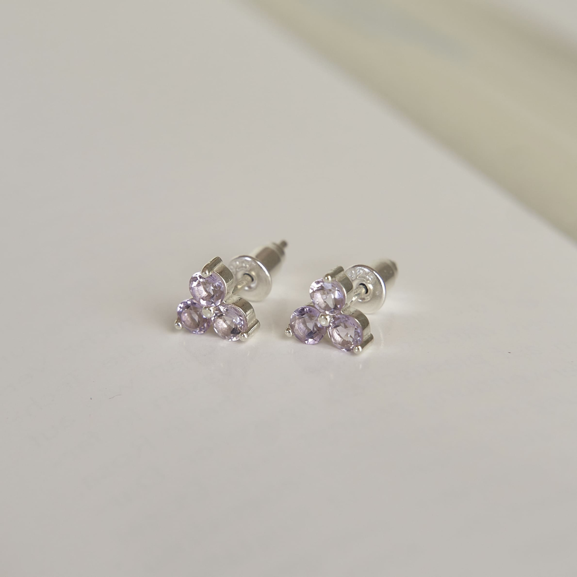 INFANTA Серьги пусеты Principessa Trifoglio с аметистами в серебре