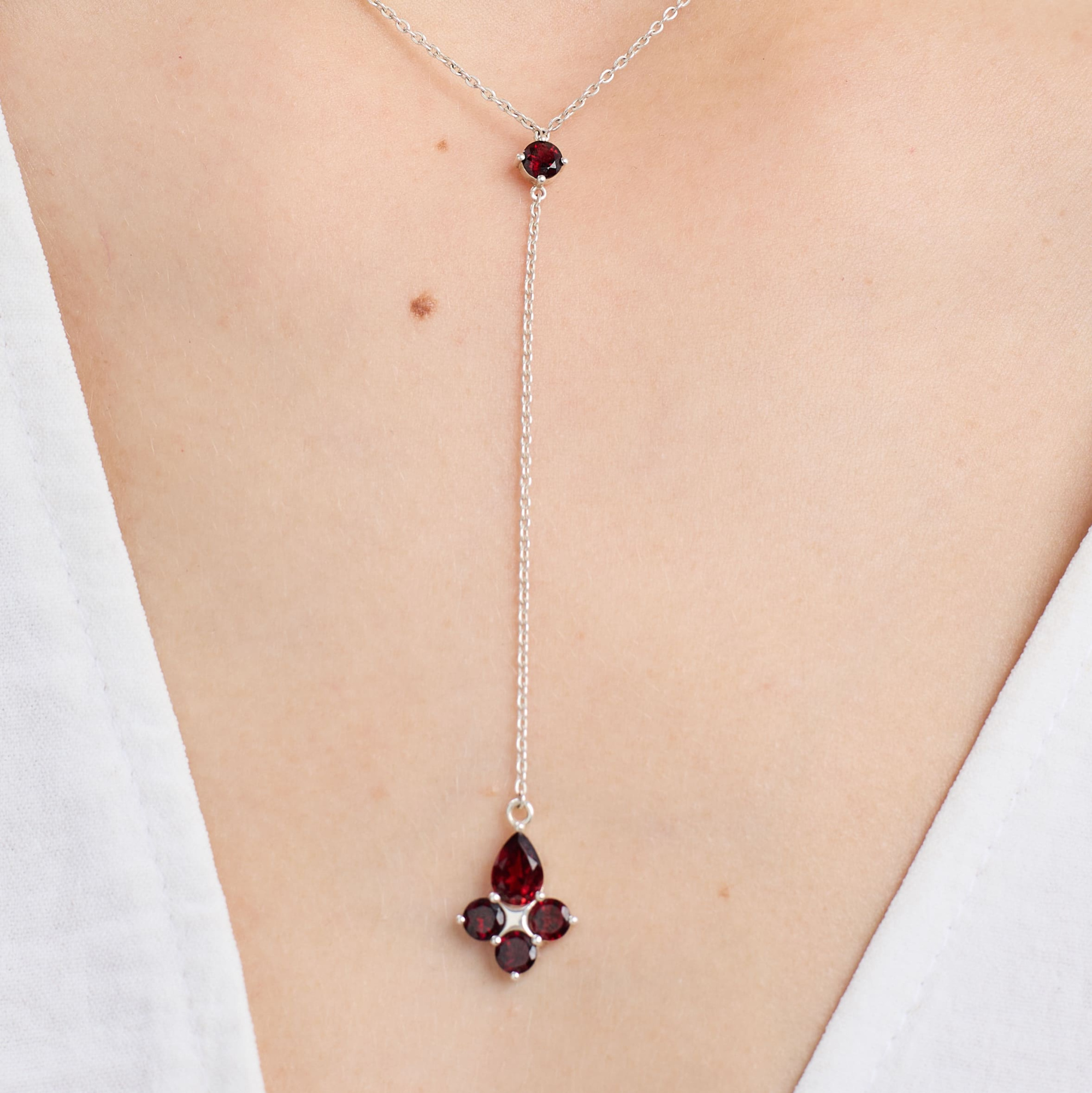 INFANTA Подвеска галстук Principessa Pera с гранатами круг и груша в серебре