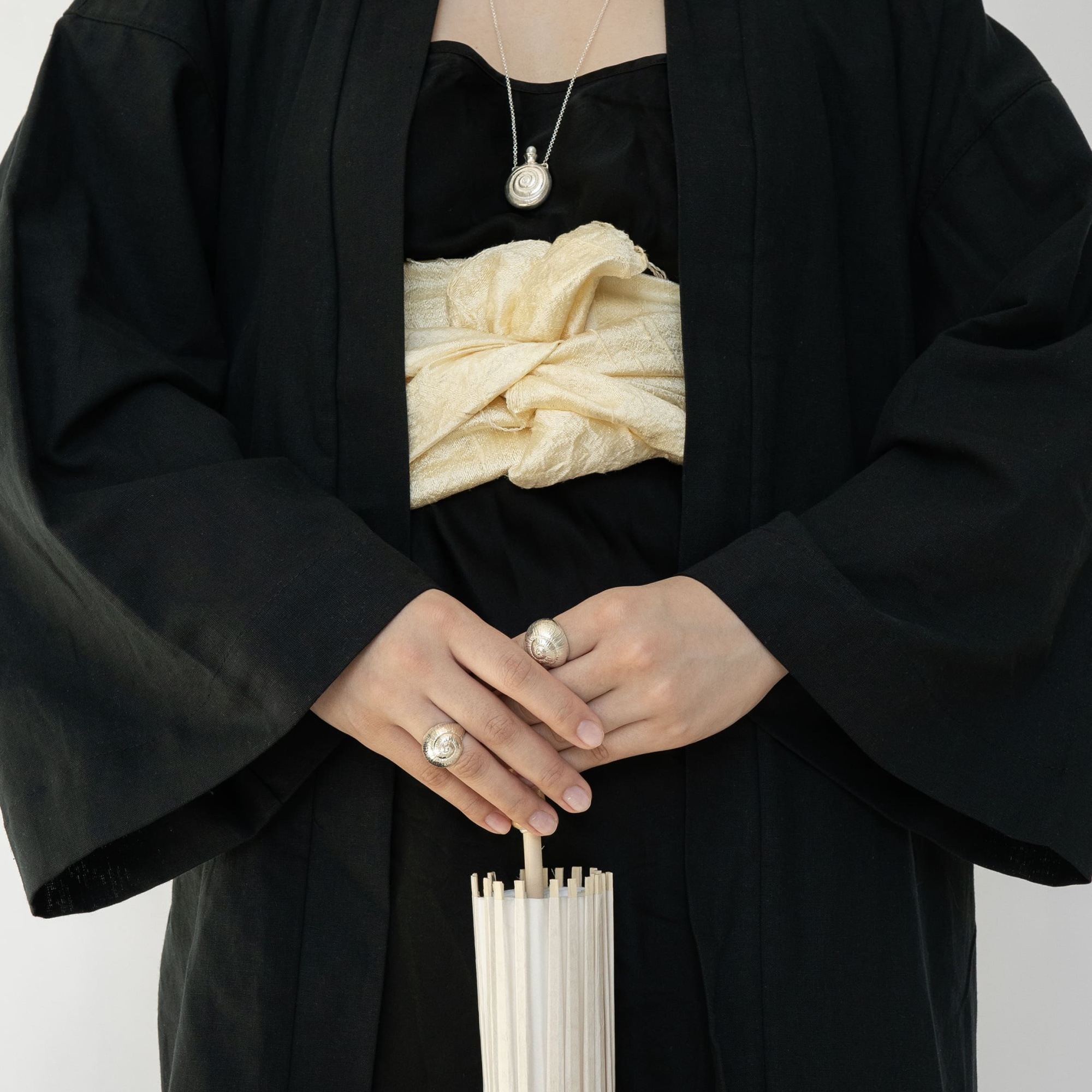 MS. MARBLE Подвеска Treasure Vase (Ваза изобилия) на цепочке