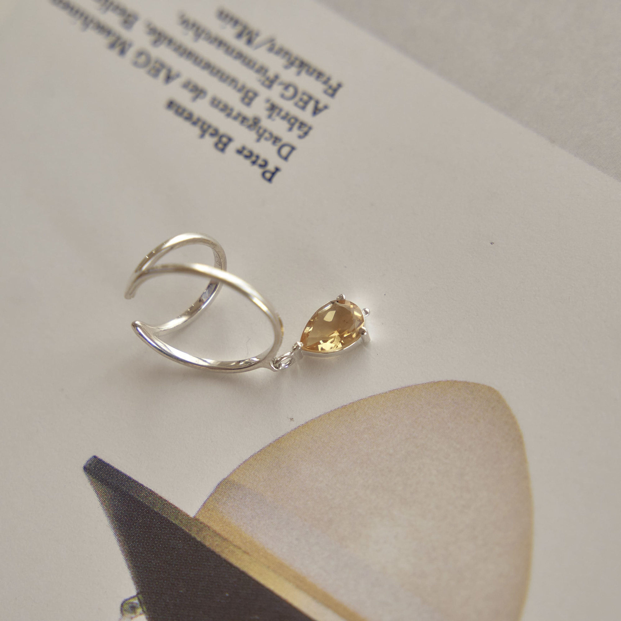 INFANTA Кафф с камнем Anello Goccia с цитрином в серебре