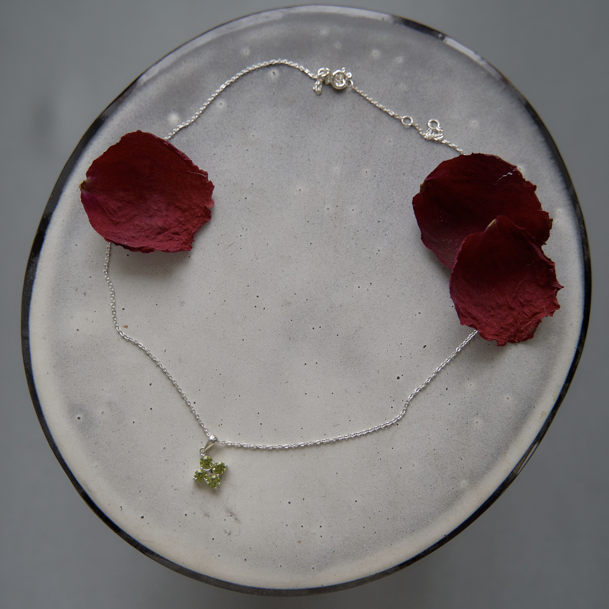 INFANTA Кулон Principessa Quadrifoglio с хризолитами круг