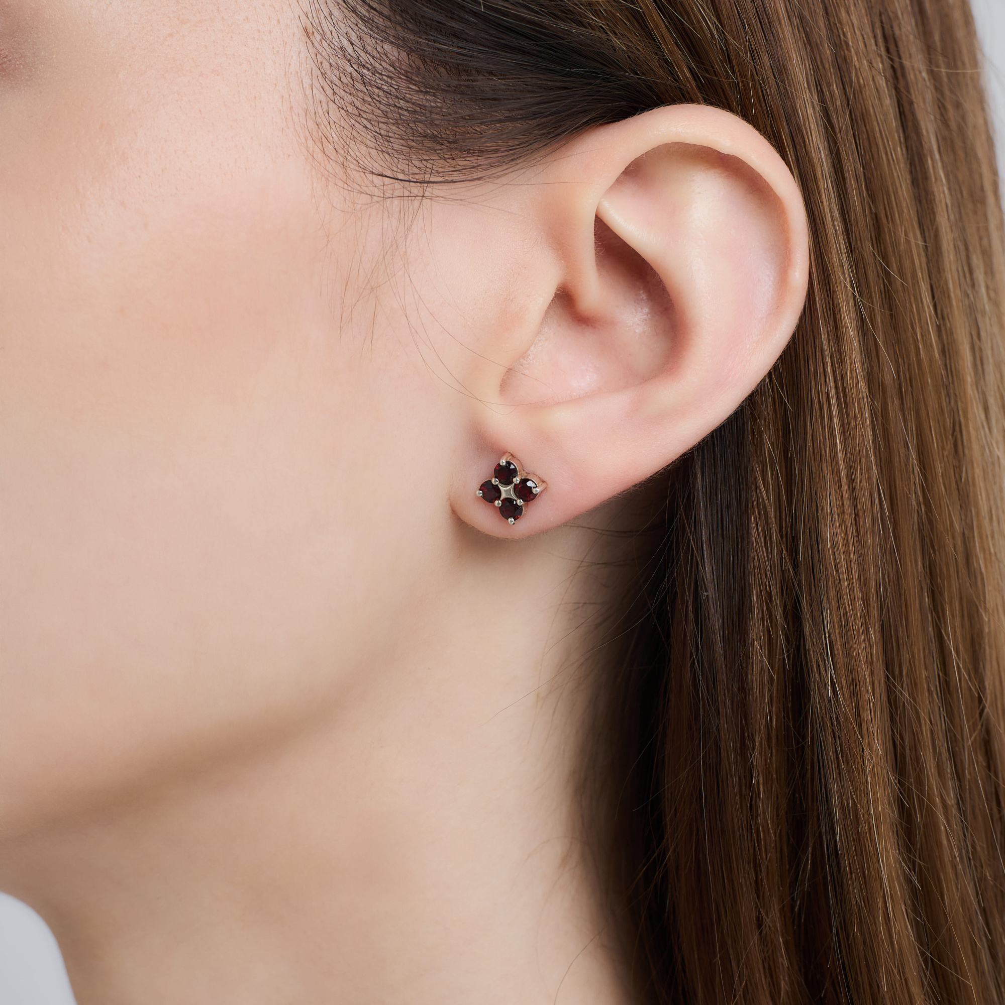 INFANTA Пусеты Principessa piccolo Quadrifoglio с гранатами в серебре