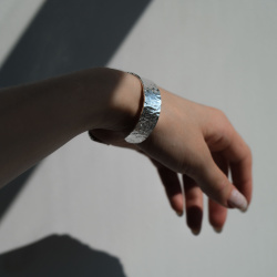 EKATERINA TOLSTAYA Браслет битый широкий