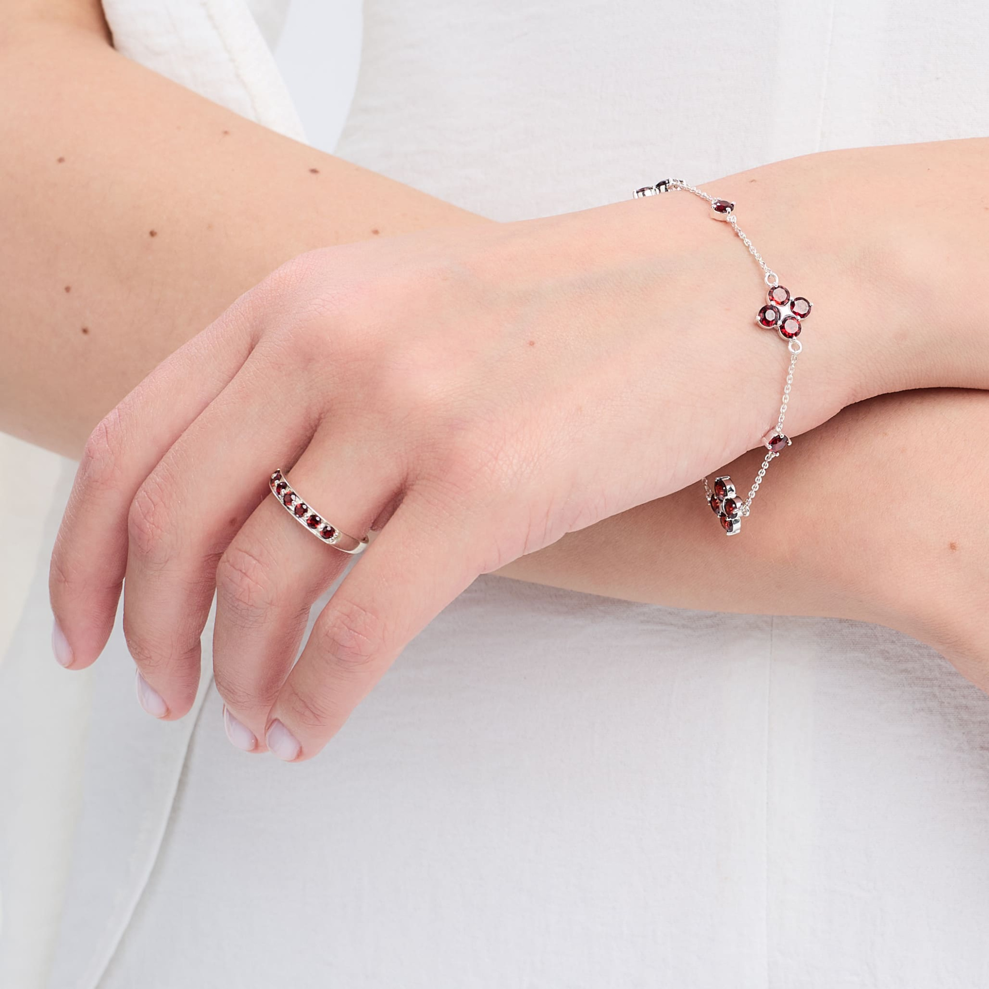 INFANTA Кольцо дорожка Principessa Traccia с гранатами в серебре