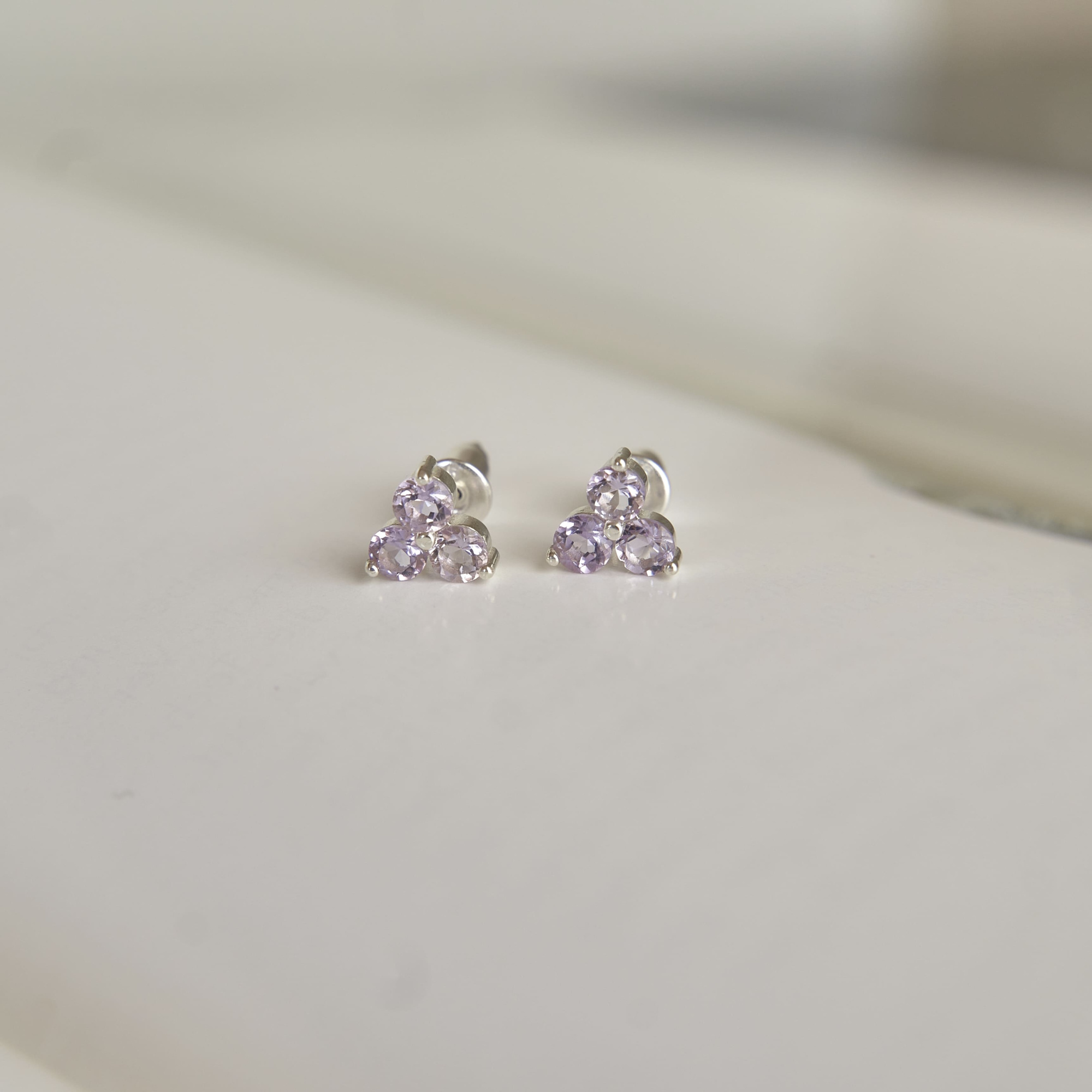 INFANTA Серьги пусеты Principessa Trifoglio с аметистами в серебре