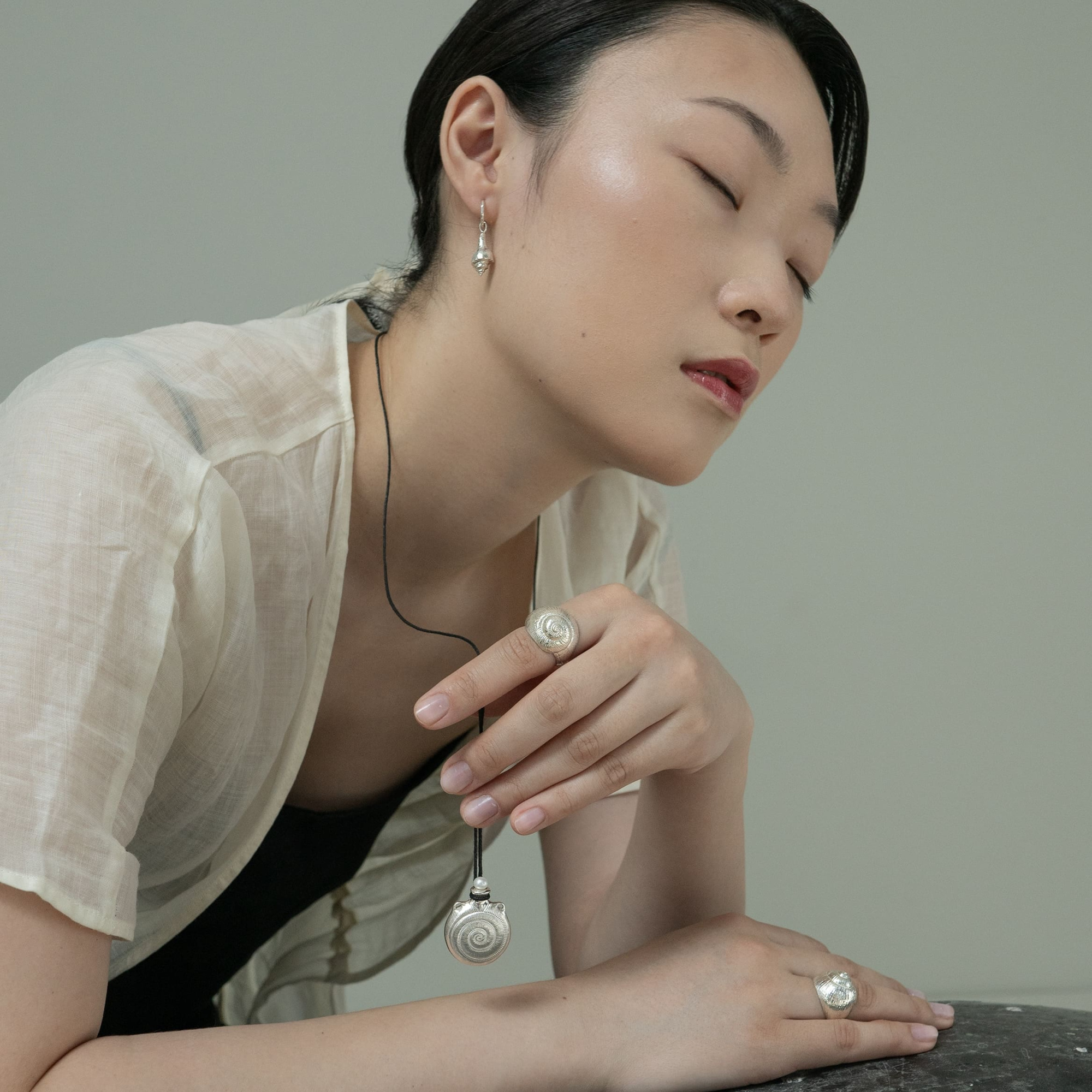 MS. MARBLE Подвеска Treasure Vase (Ваза изобилия) 