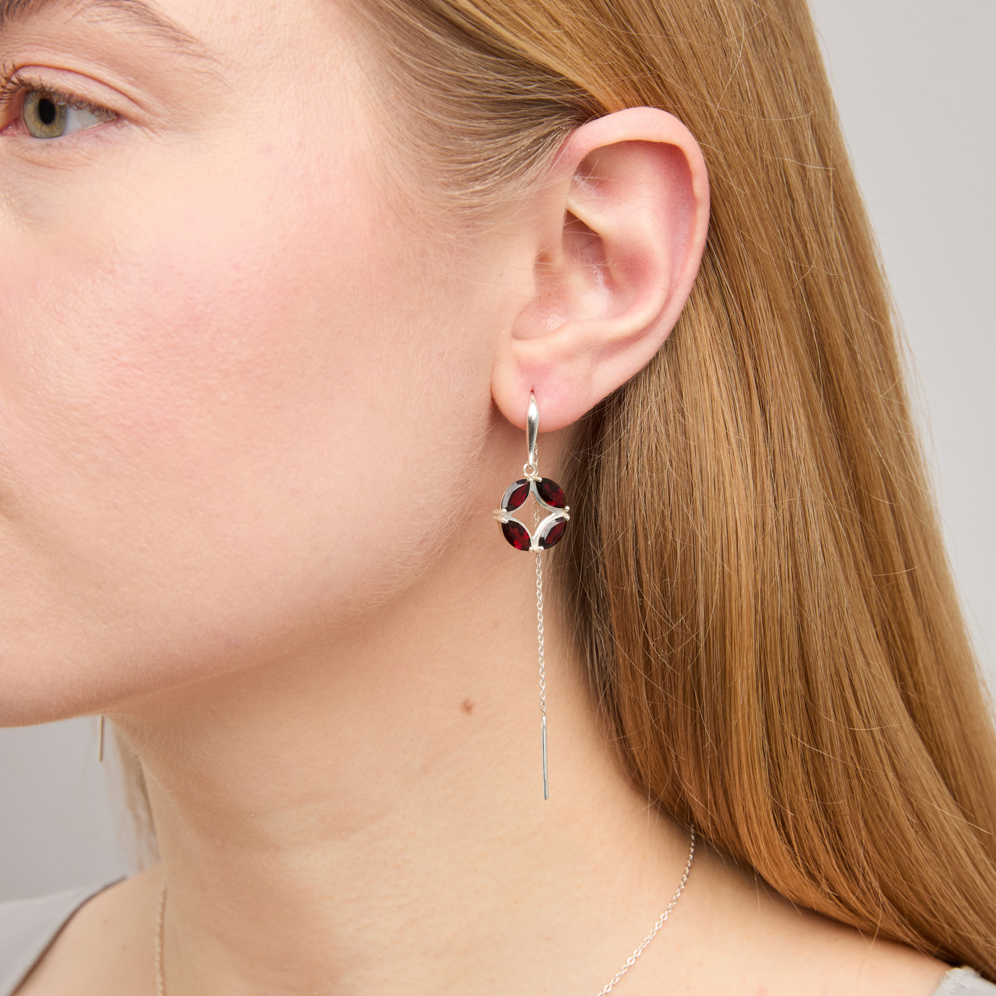 INFANTA Серьги протяжки Principessa Marchese с гранатами в серебре