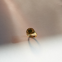 MS. MARBLE Кольцо-печатка Love is Love позолота