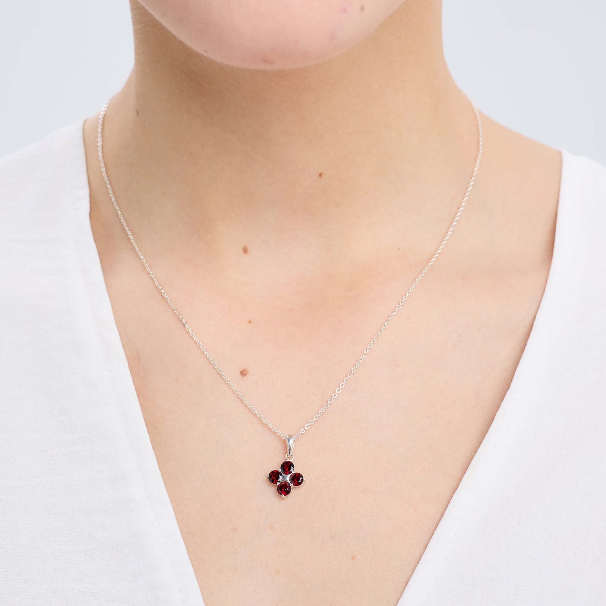 INFANTA Кулон Principessa Quadrifoglio с гранатами круг