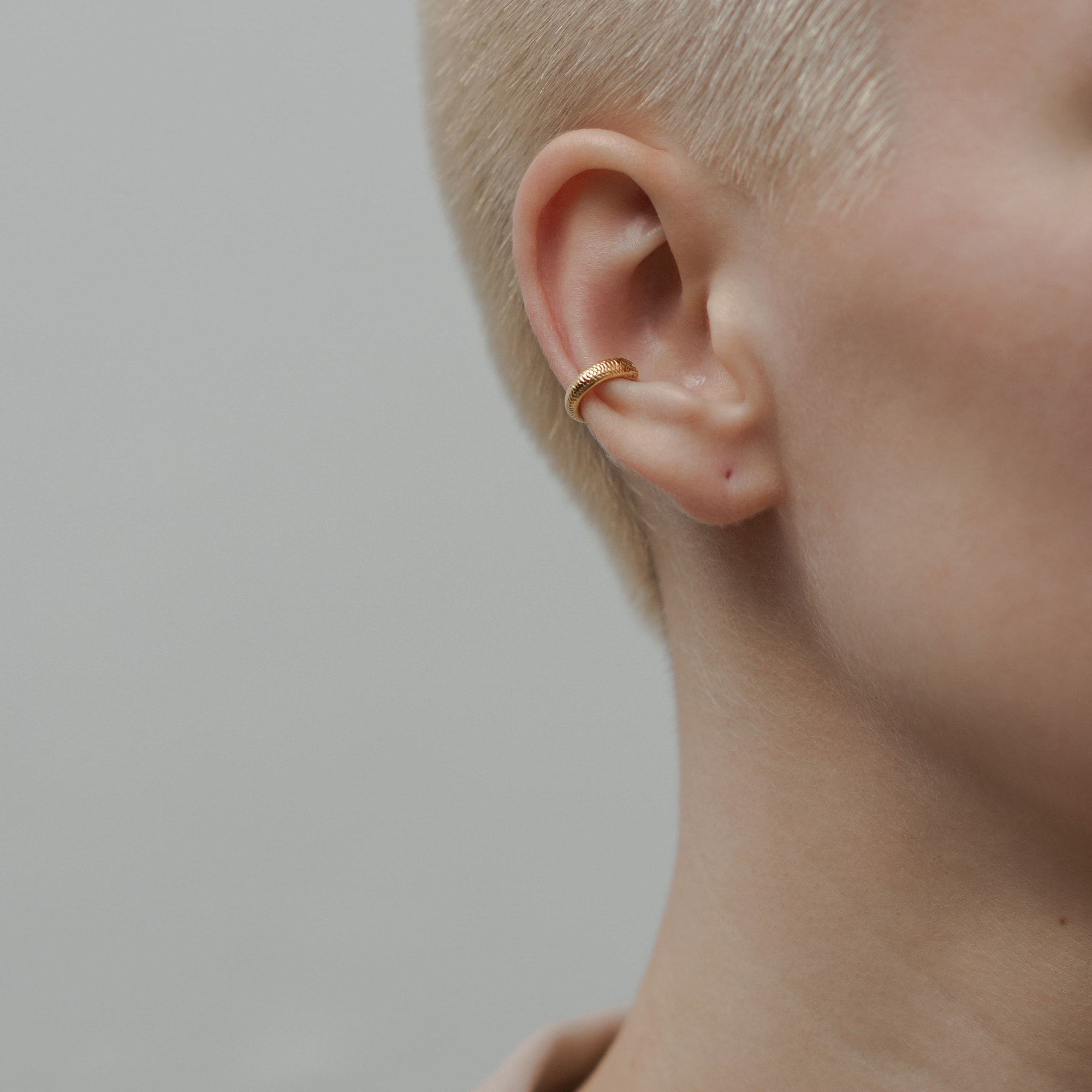 MS. MARBLE серьга-кафф Movement позолота маленький