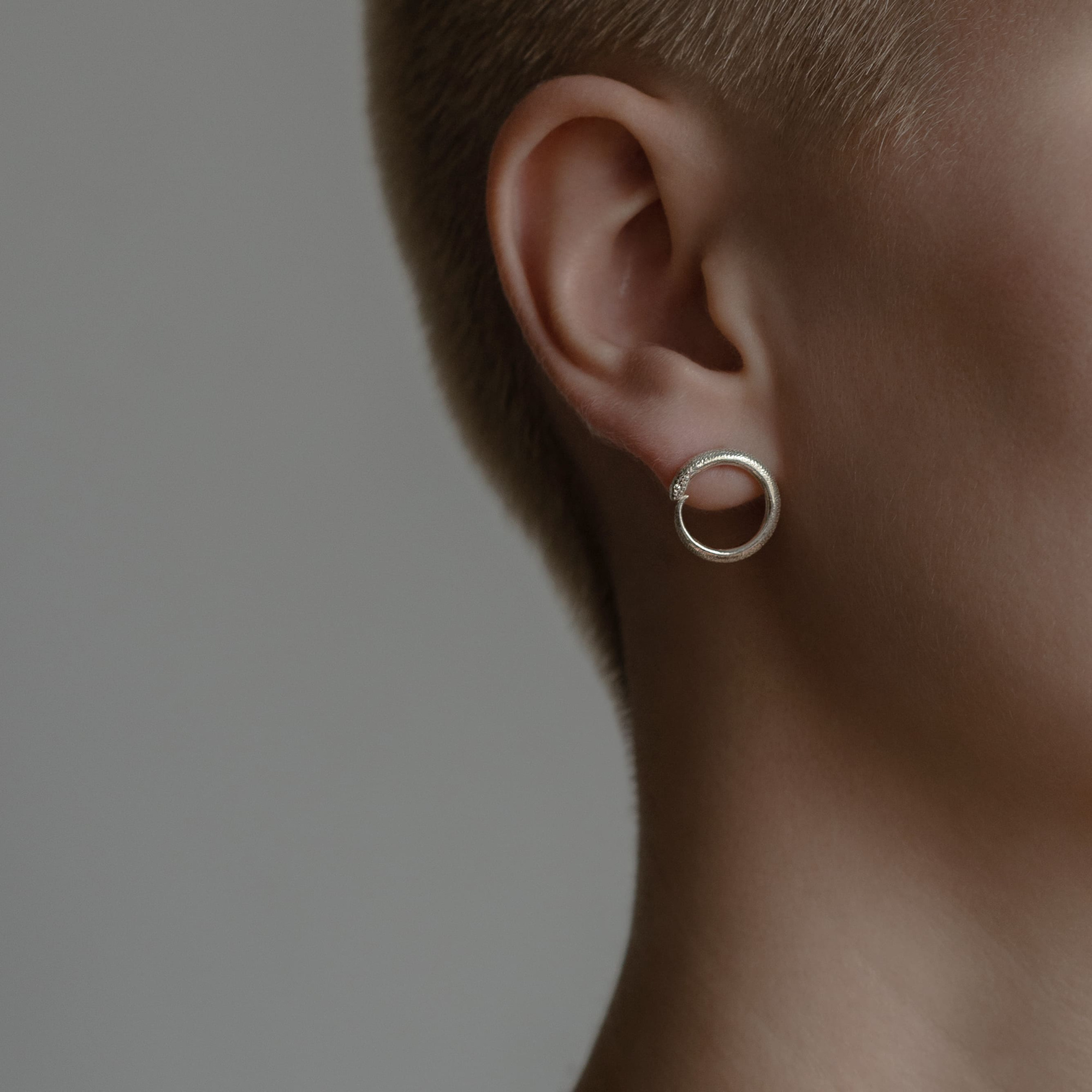 MS. MARBLE серьги-пусеты Meditation серебро