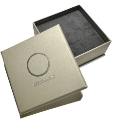 Подарочная коробка картон 82*82 серая